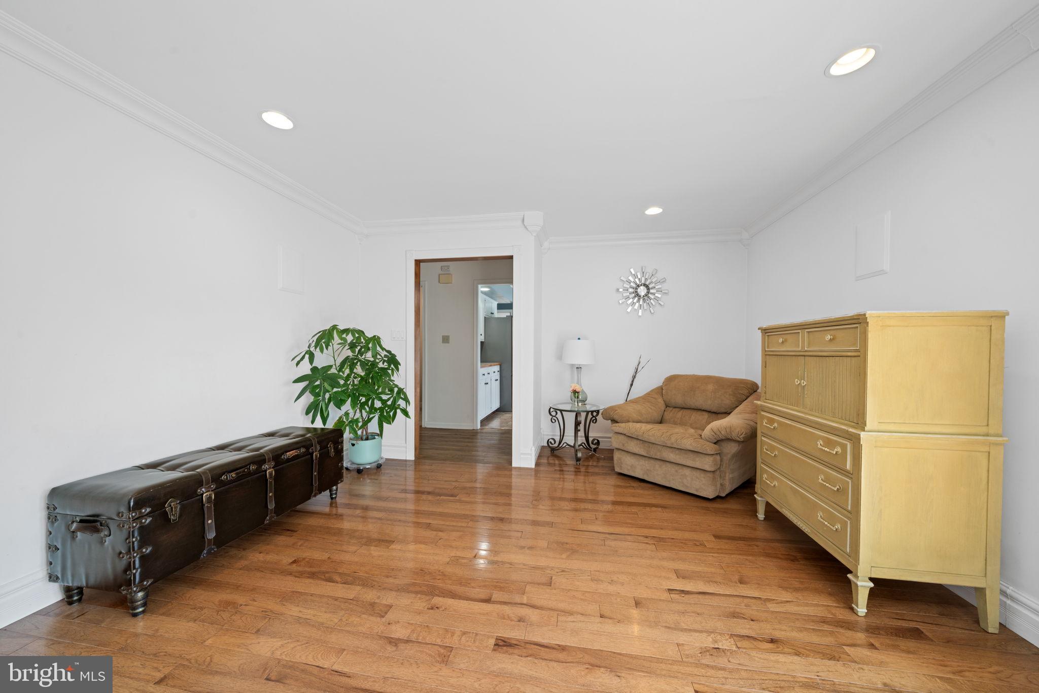 WHITE CHIMNEYS - Residential