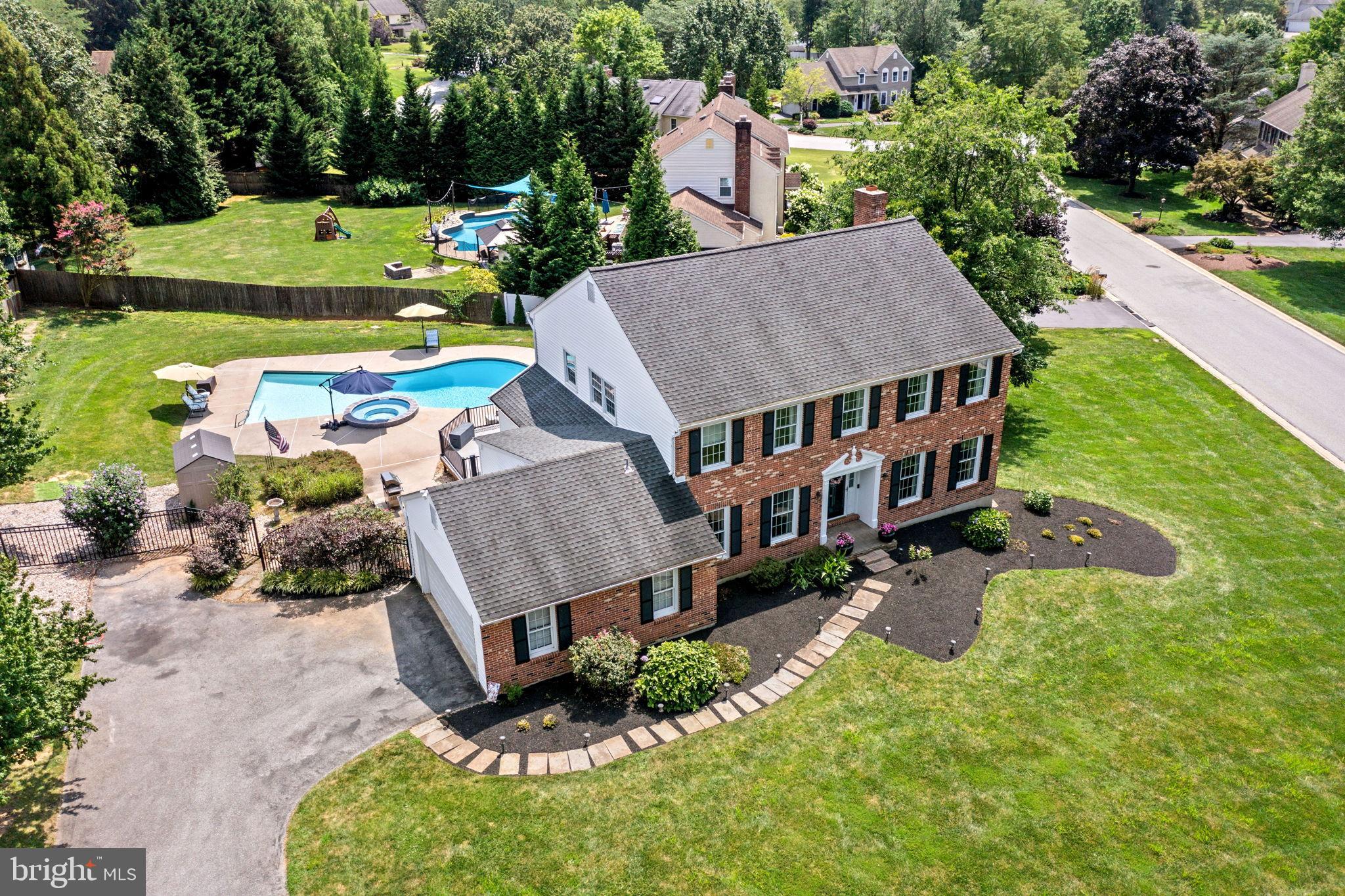 WHITE CHIMNEYS - Residential