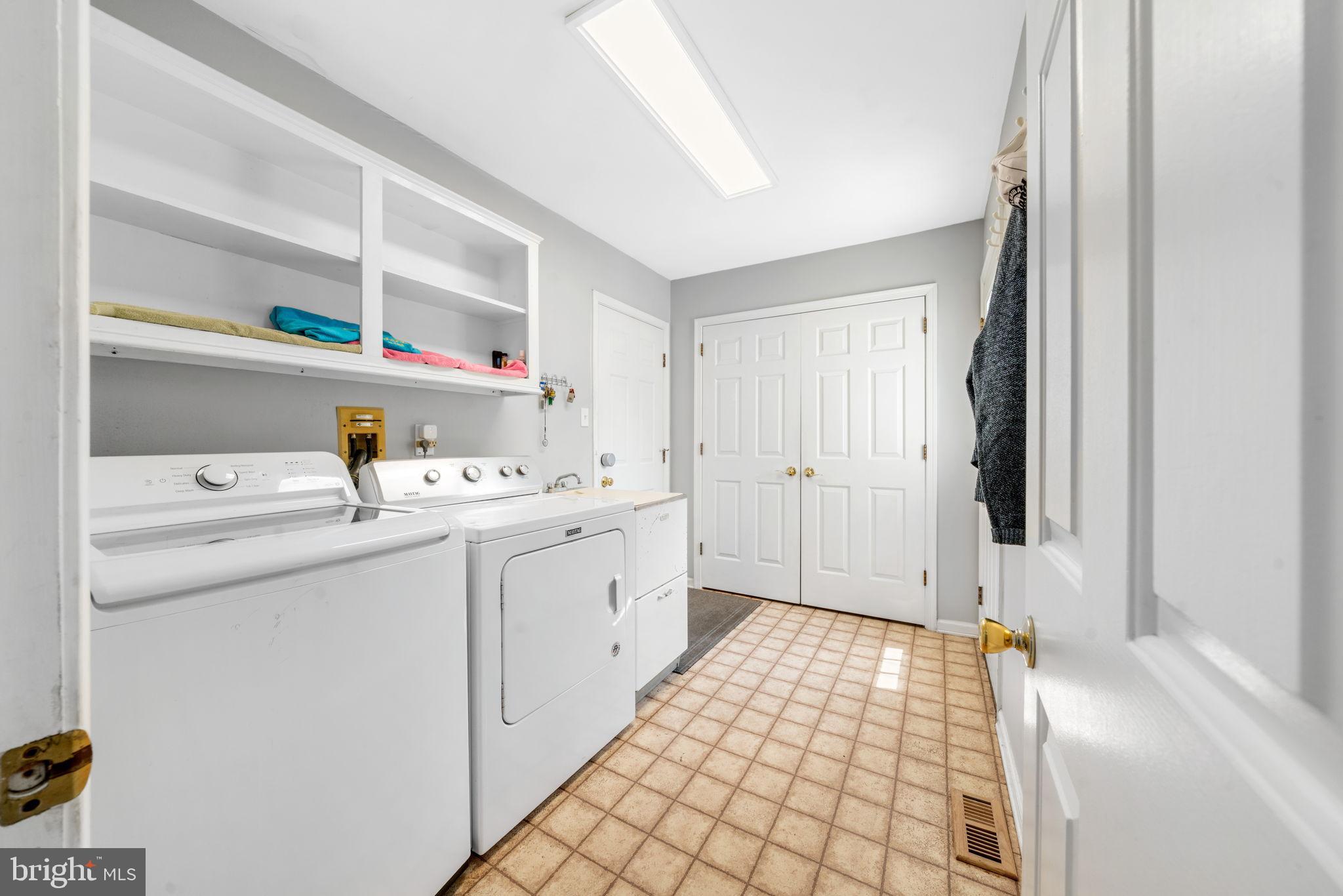 WHITE CHIMNEYS - Residential