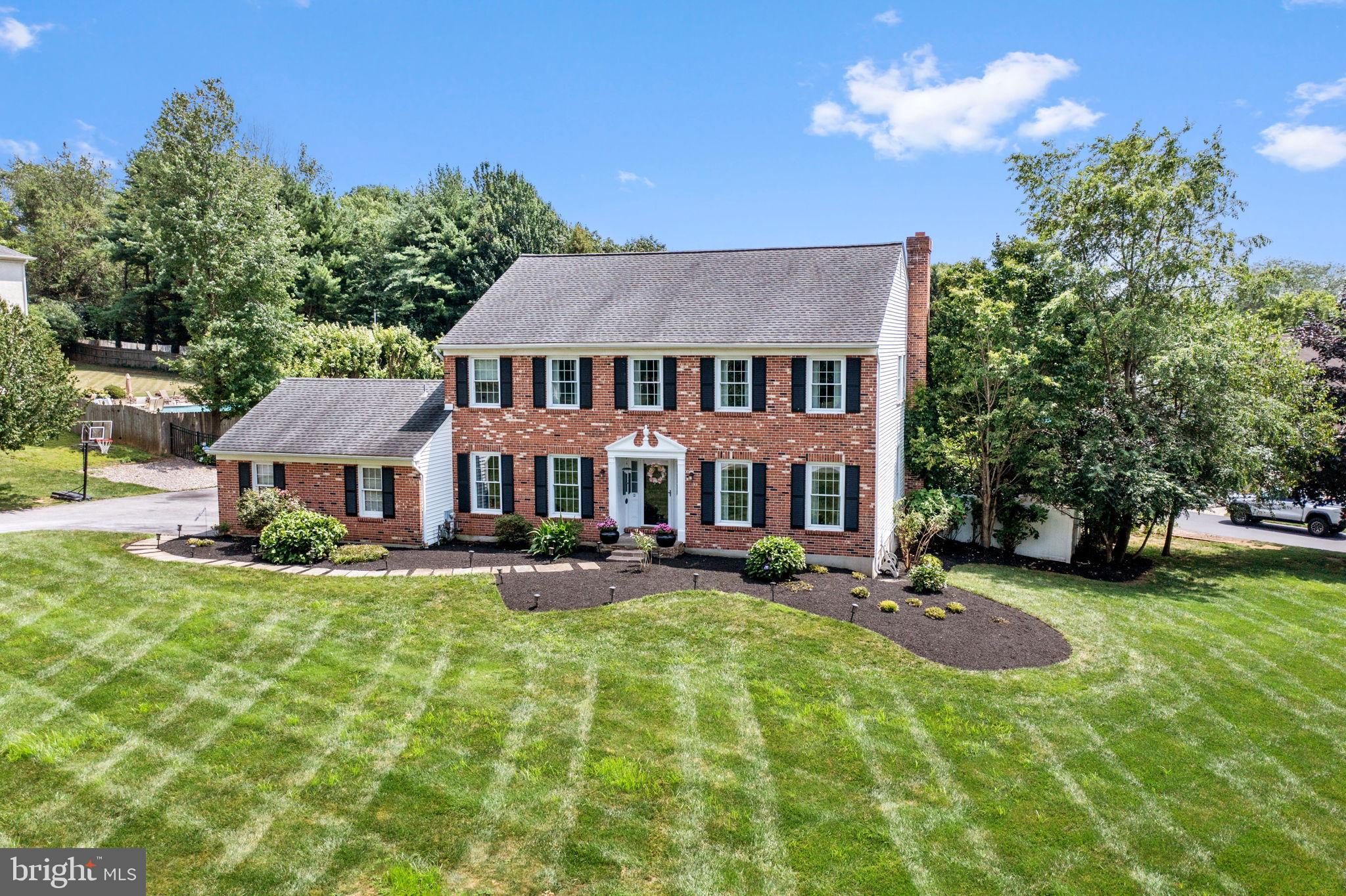 WHITE CHIMNEYS - Residential
