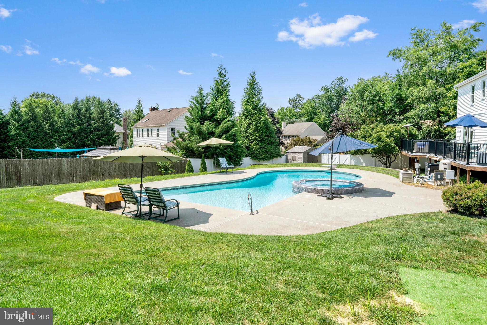 WHITE CHIMNEYS - Residential