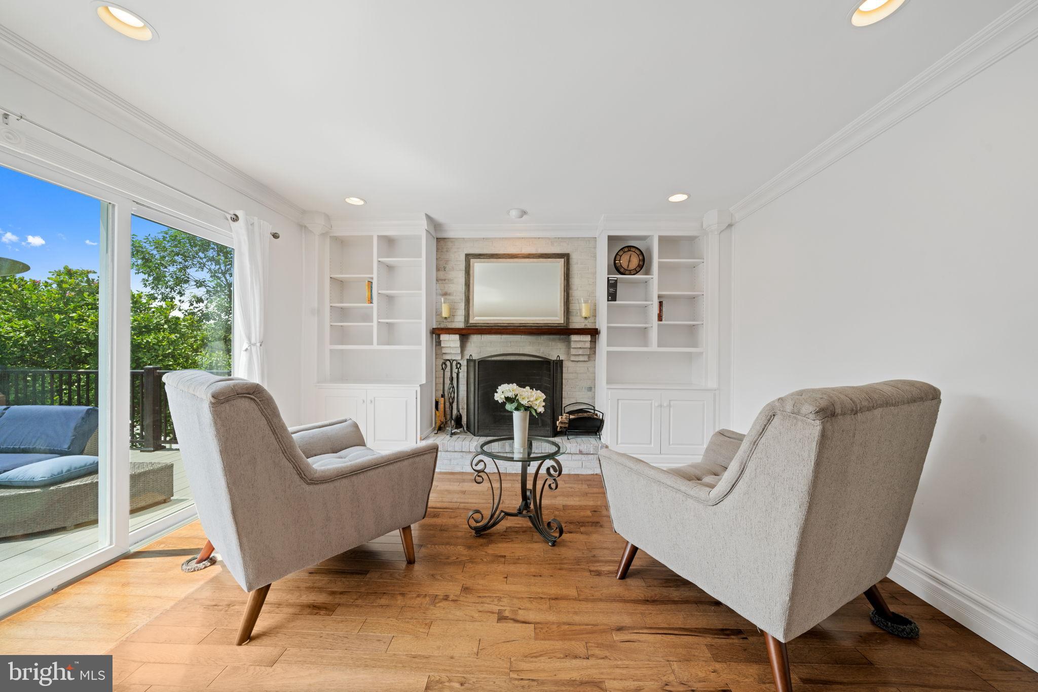 WHITE CHIMNEYS - Residential