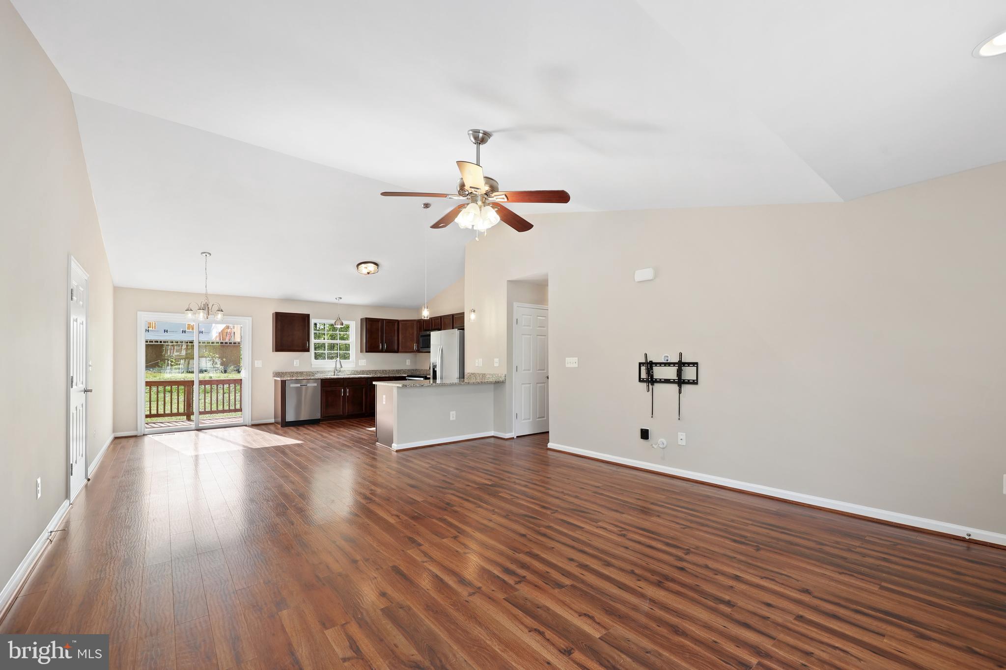 LAKE CAROLINE - Residential