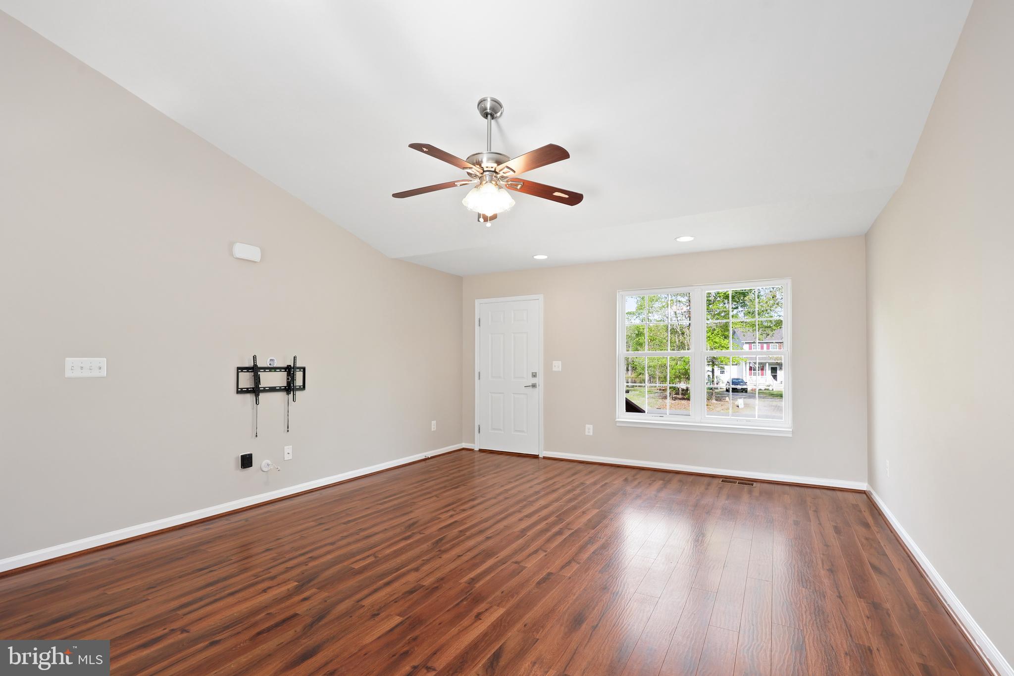 LAKE CAROLINE - Residential