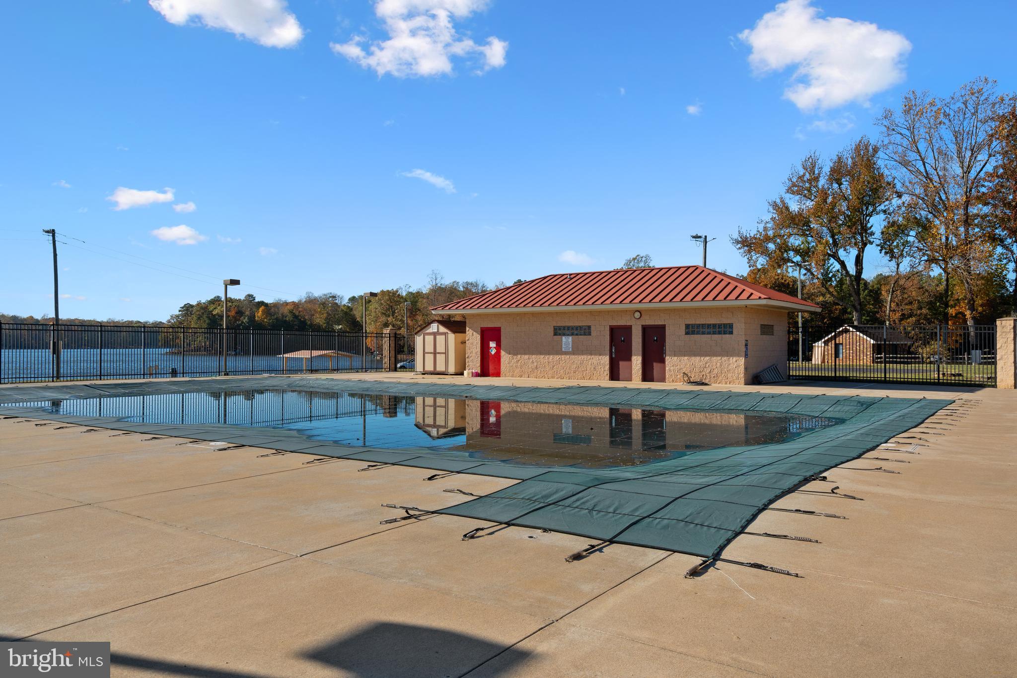 LAKE CAROLINE - Residential