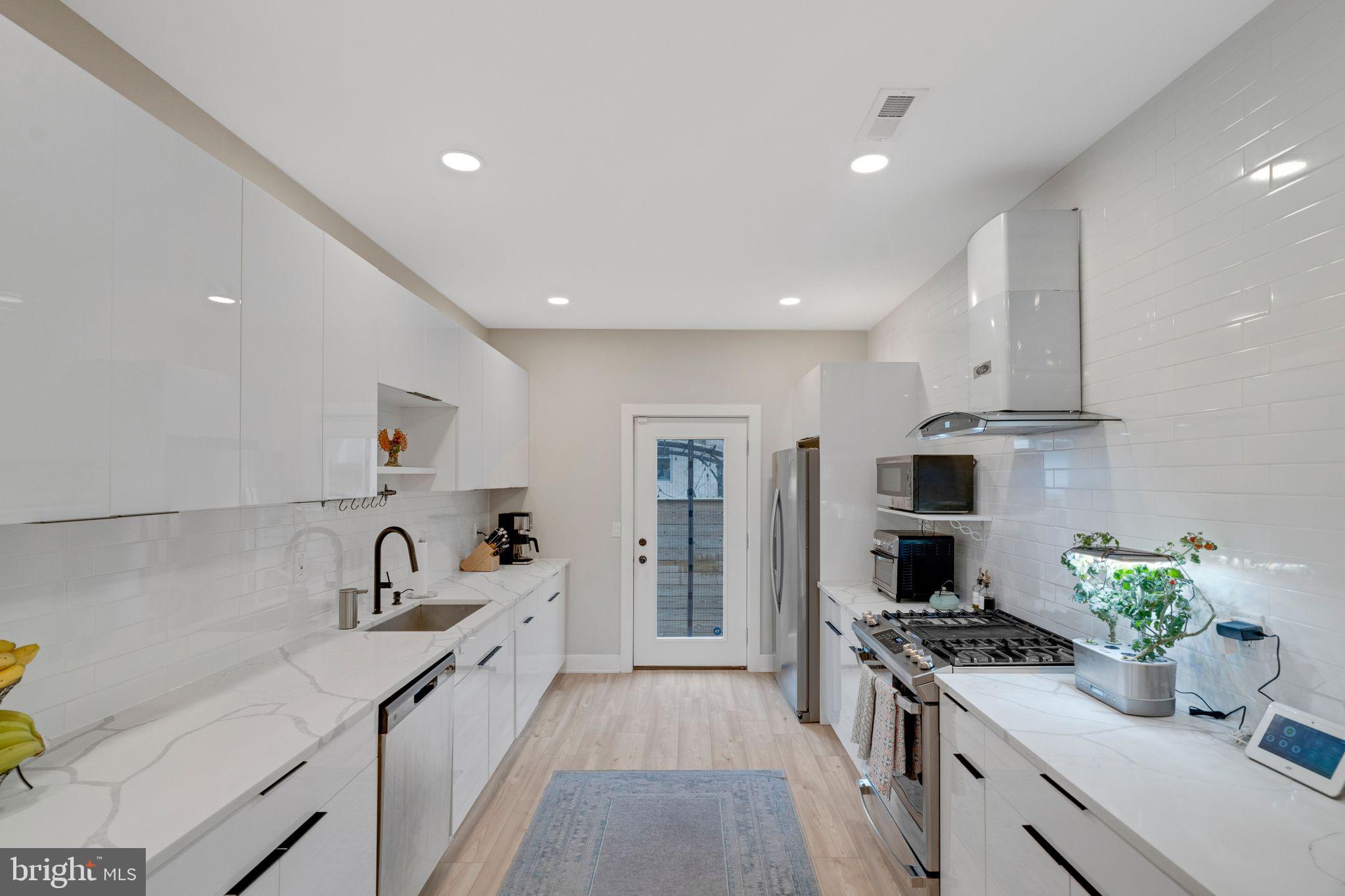 FAIRMOUNT - Residential