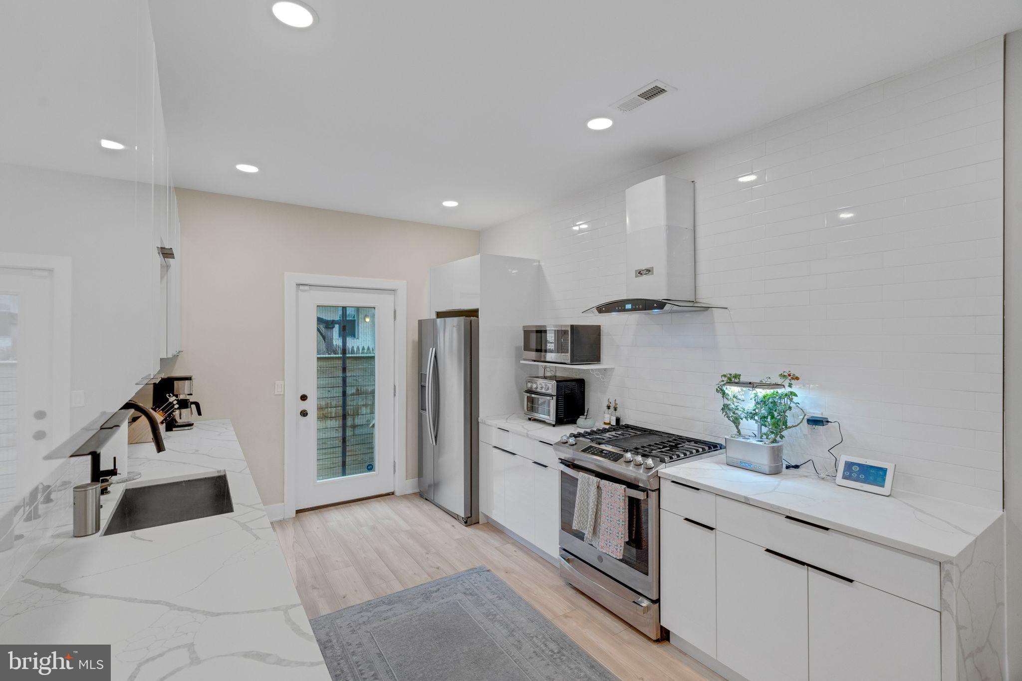 FAIRMOUNT - Residential