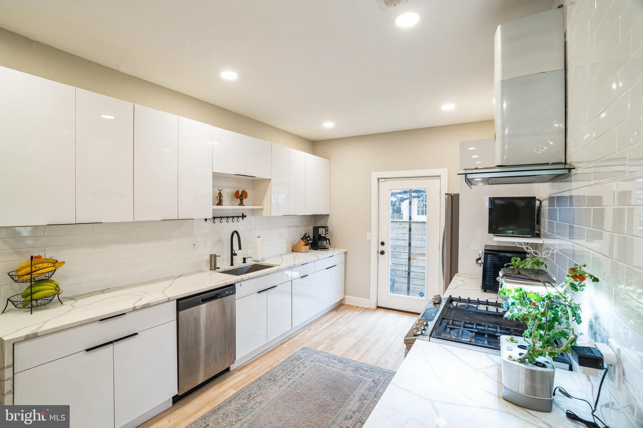 FAIRMOUNT - Residential