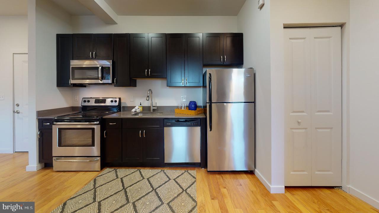 PORT RICHMOND - Residential Lease