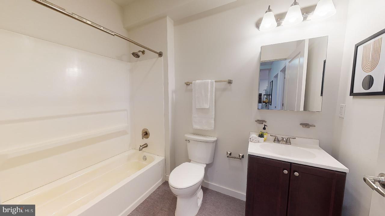 PORT RICHMOND - Residential Lease