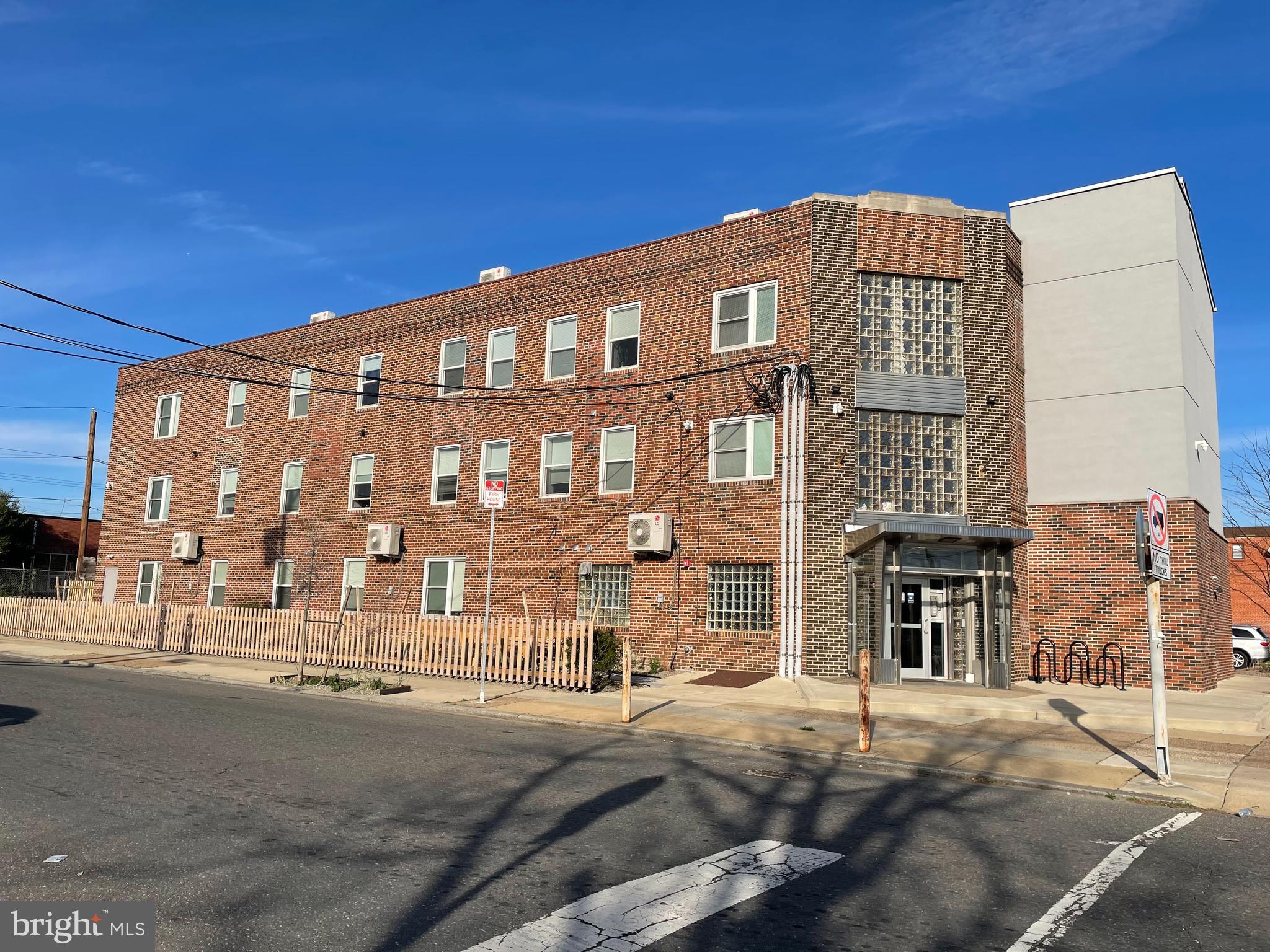 PORT RICHMOND - Residential Lease