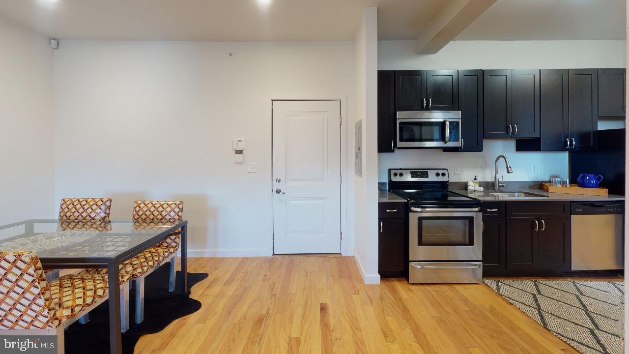 PORT RICHMOND - Residential Lease