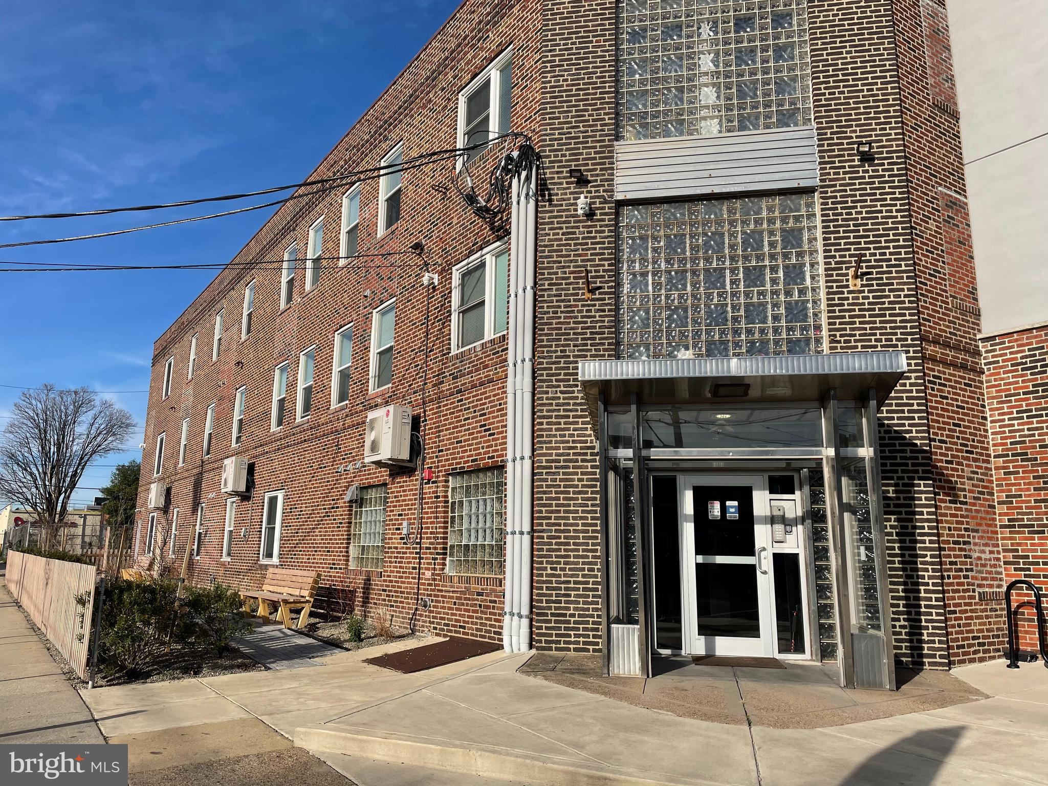 PORT RICHMOND - Residential Lease