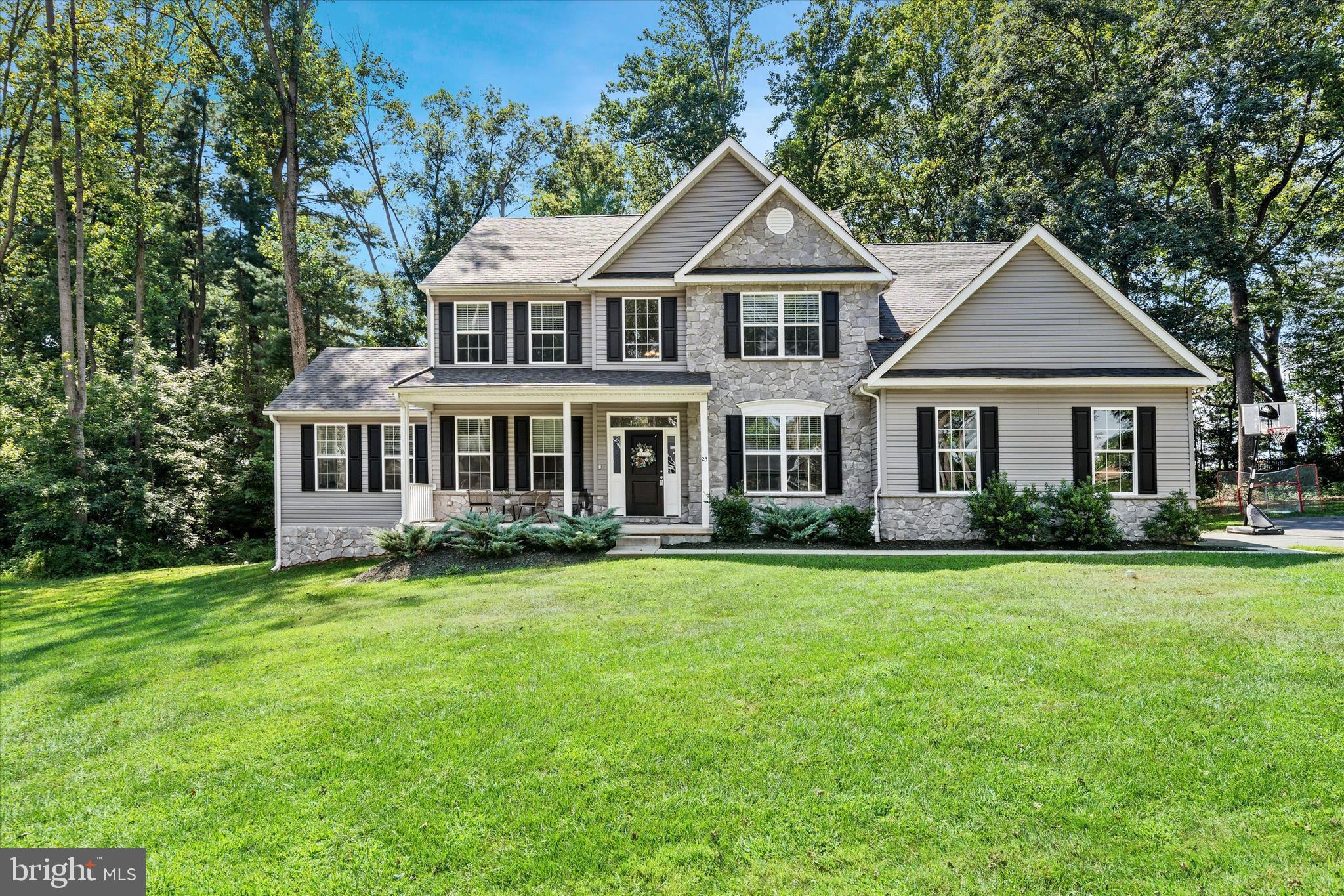 23 PEBBLE LANE