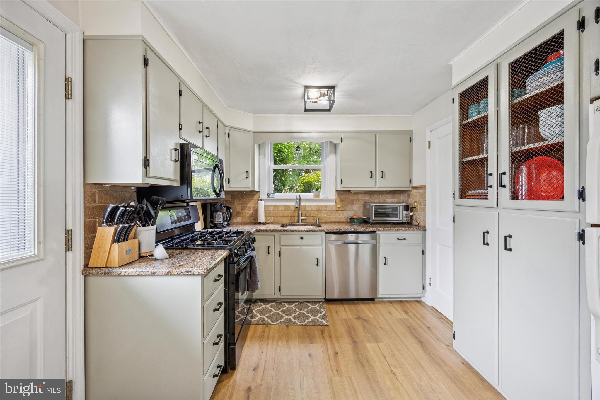 MORELAND MANOR - Residential