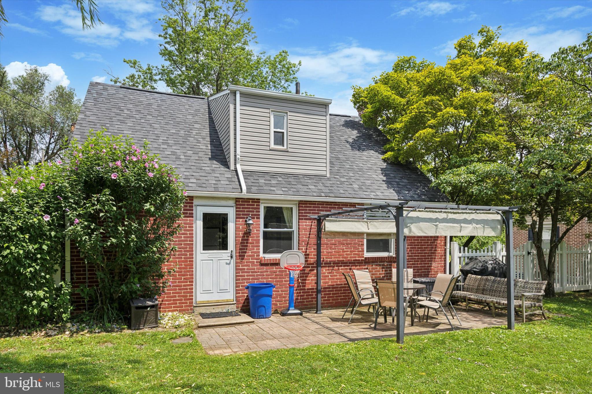 MORELAND MANOR - Residential