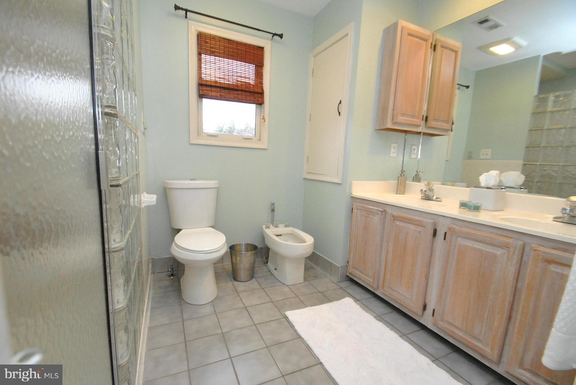 FERNGLEN MANOR - Residential