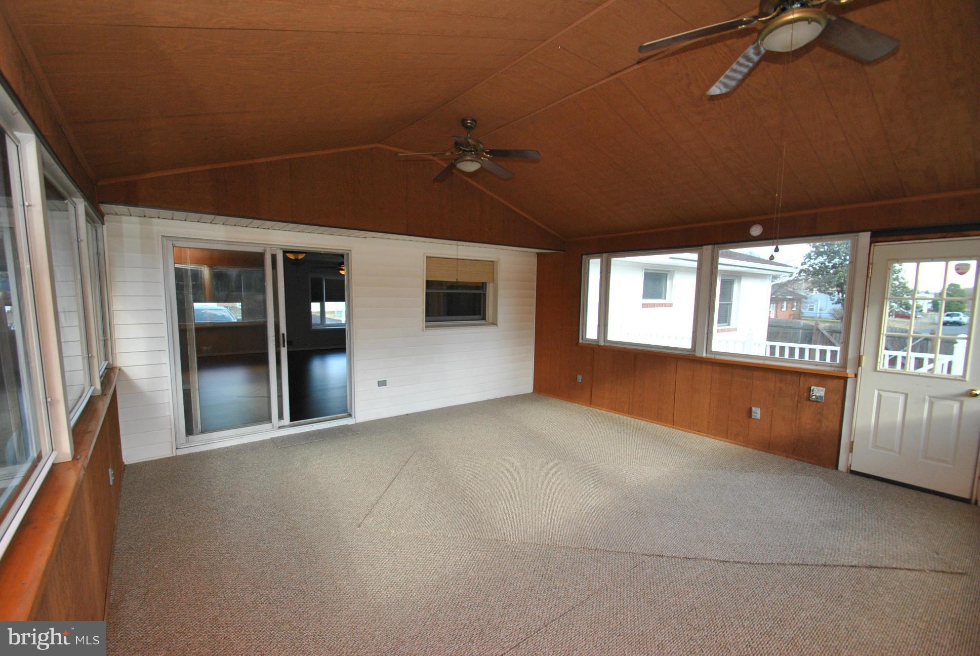 FERNGLEN MANOR - Residential