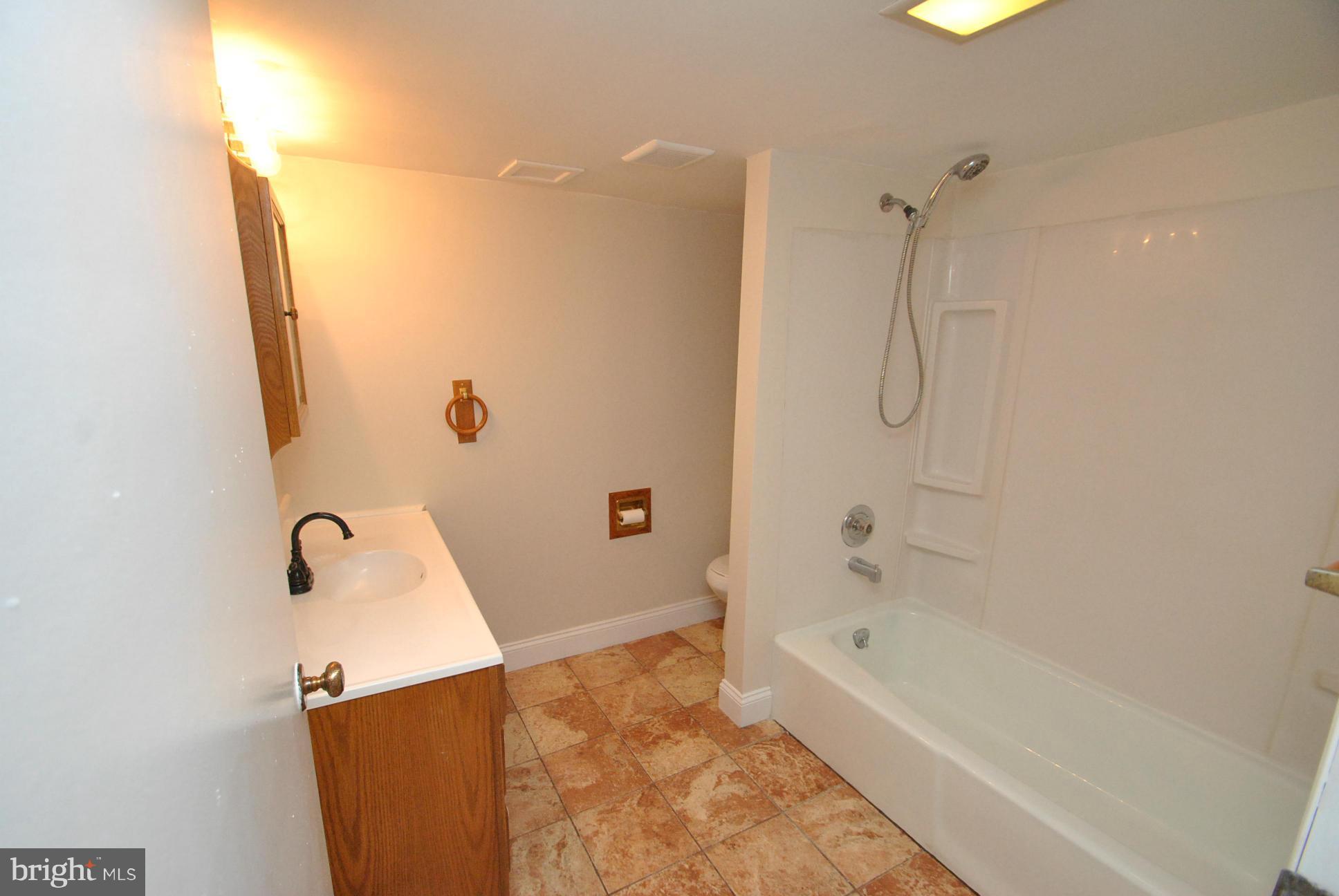 FERNGLEN MANOR - Residential