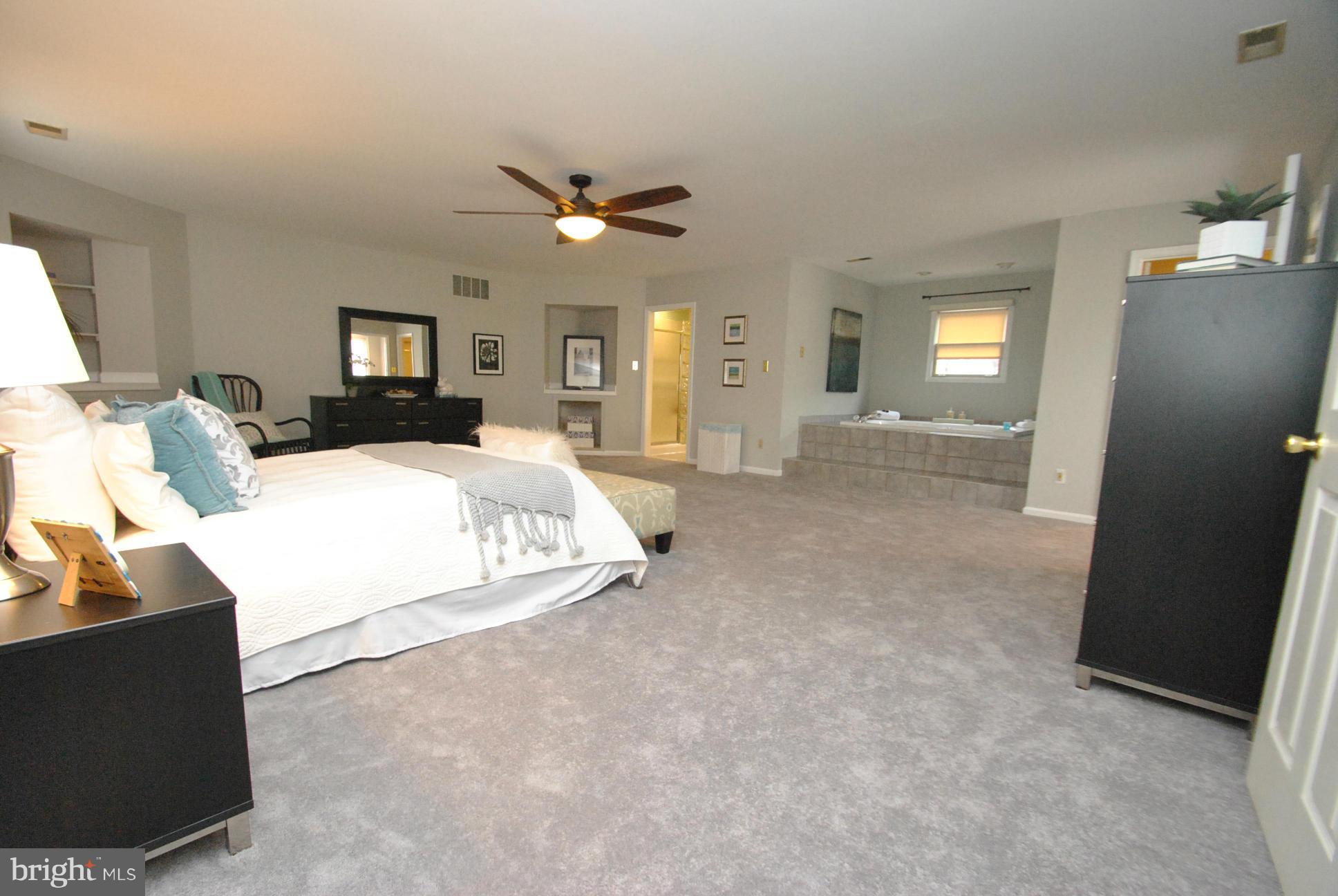 FERNGLEN MANOR - Residential