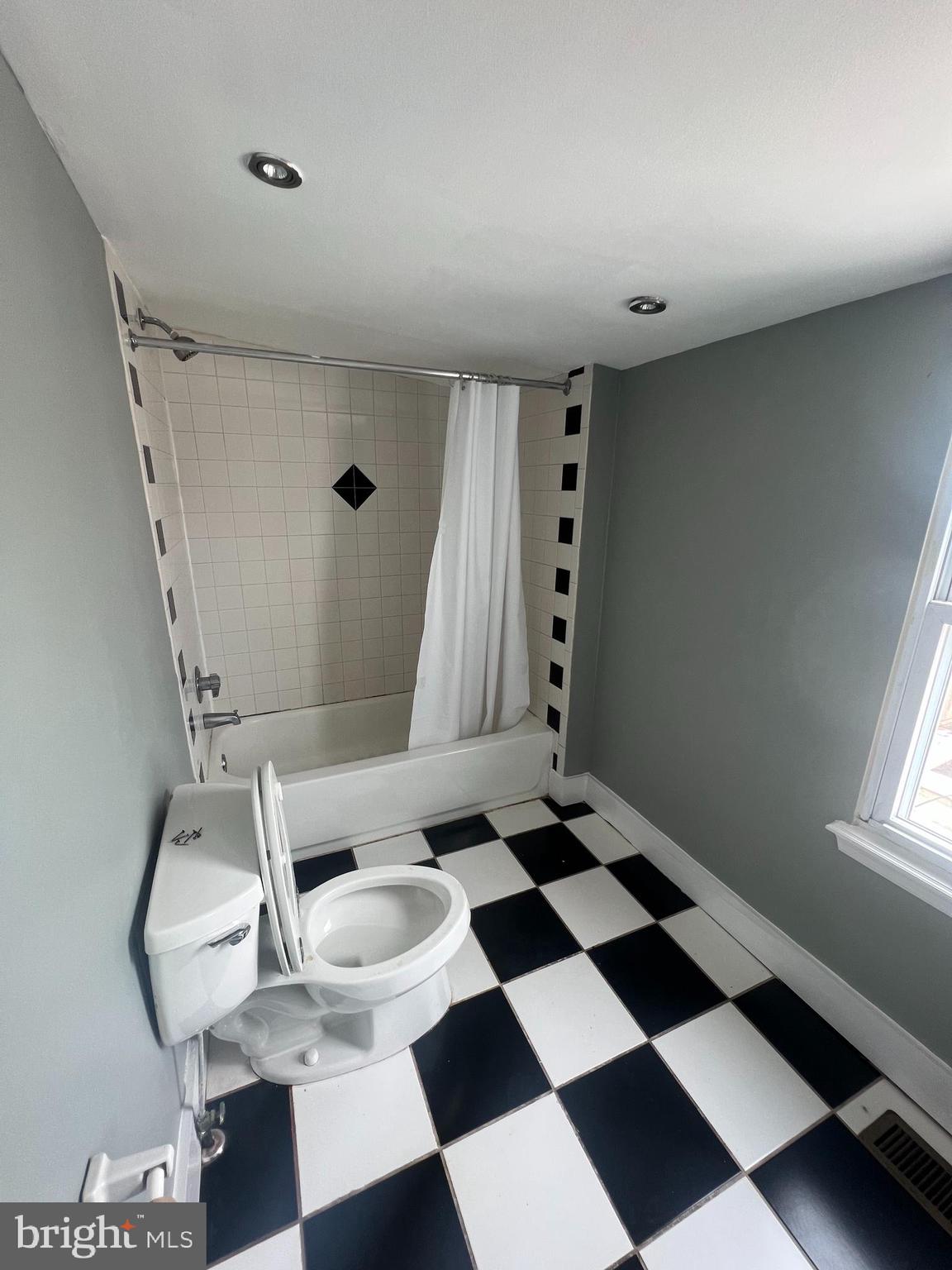 FEDERAL HILL HISTORIC DISTRICT - Residential Lease