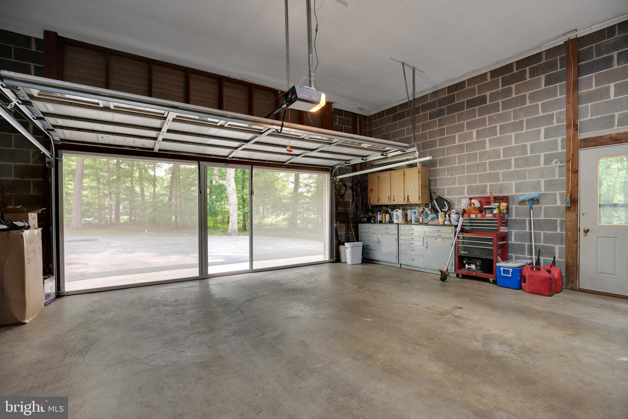 COUNTRY LAKES - Residential