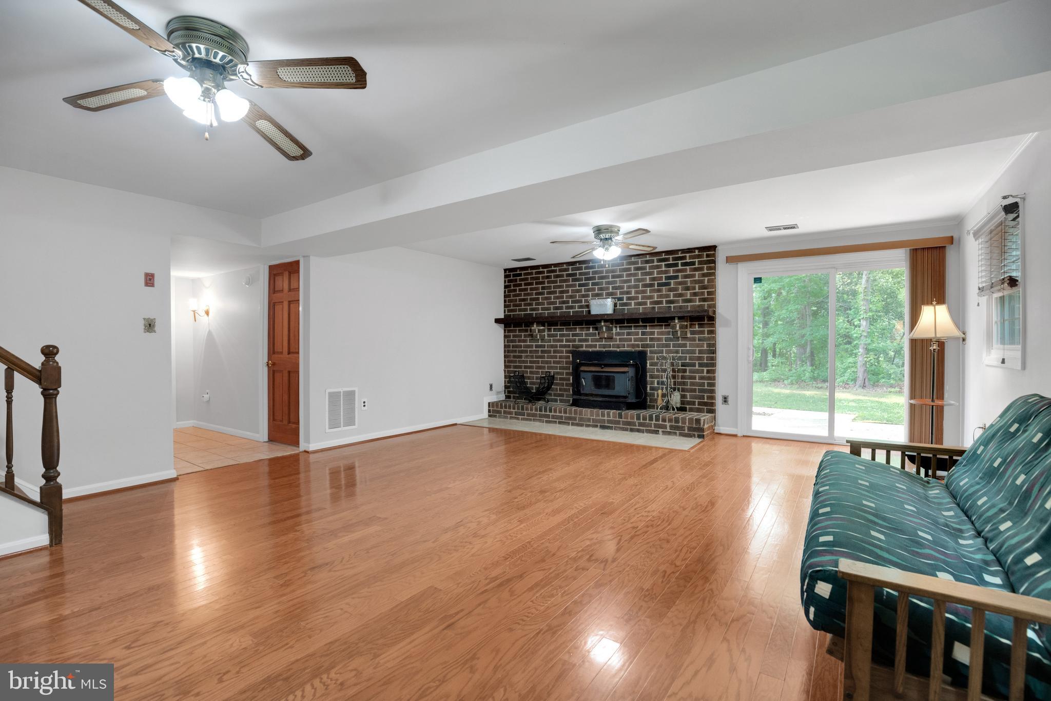 COUNTRY LAKES - Residential