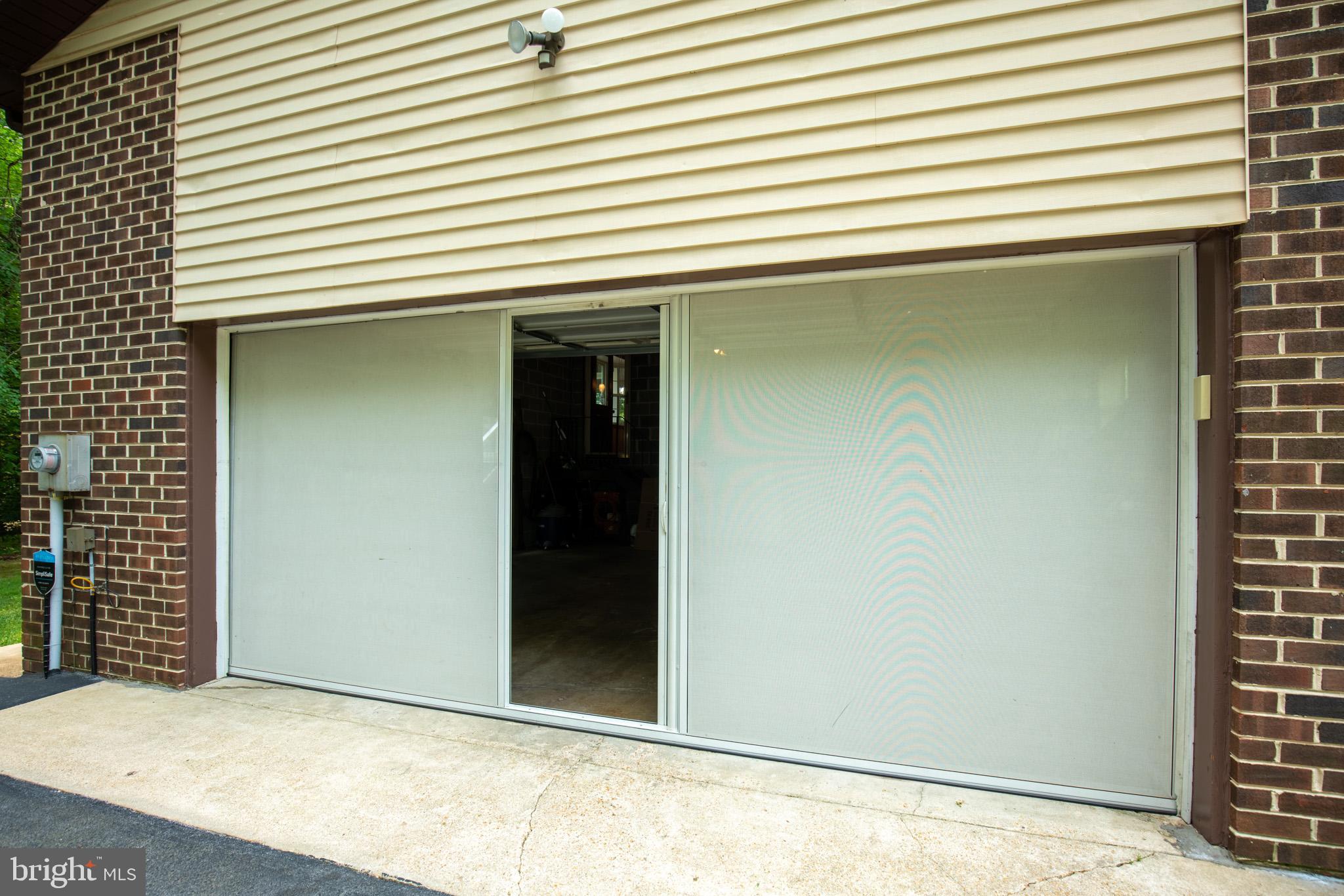 COUNTRY LAKES - Residential