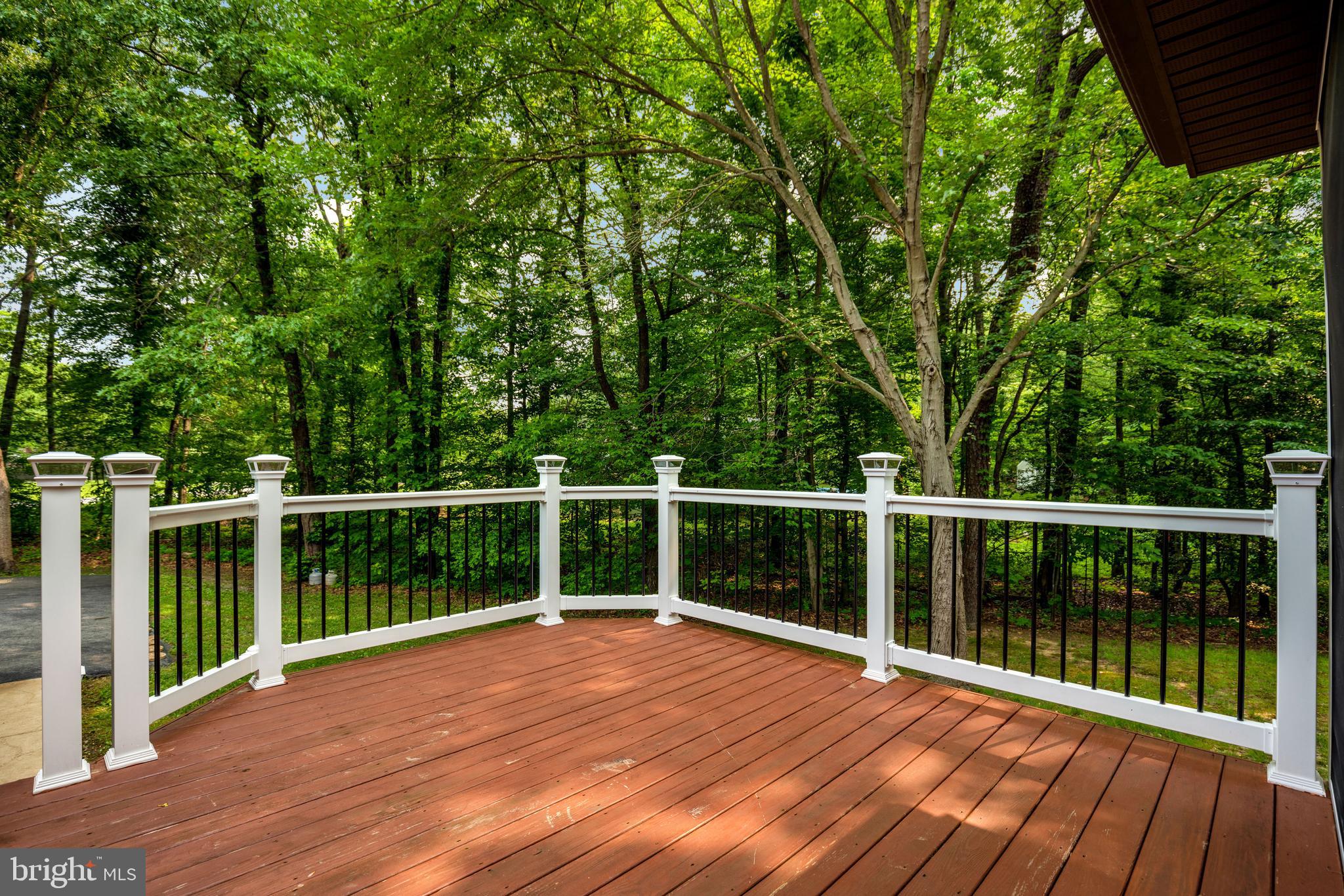 COUNTRY LAKES - Residential