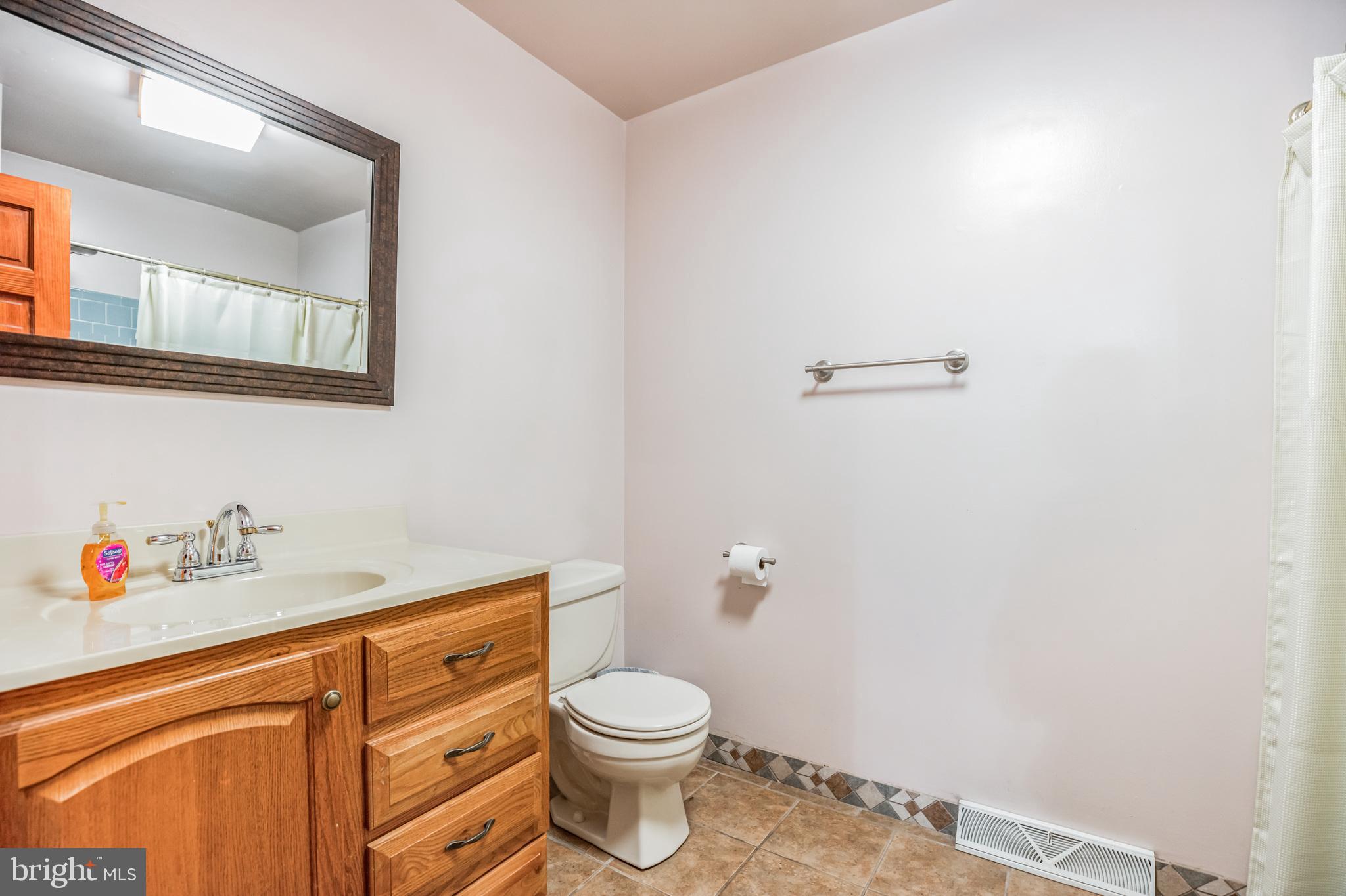 COUNTRY LAKES - Residential