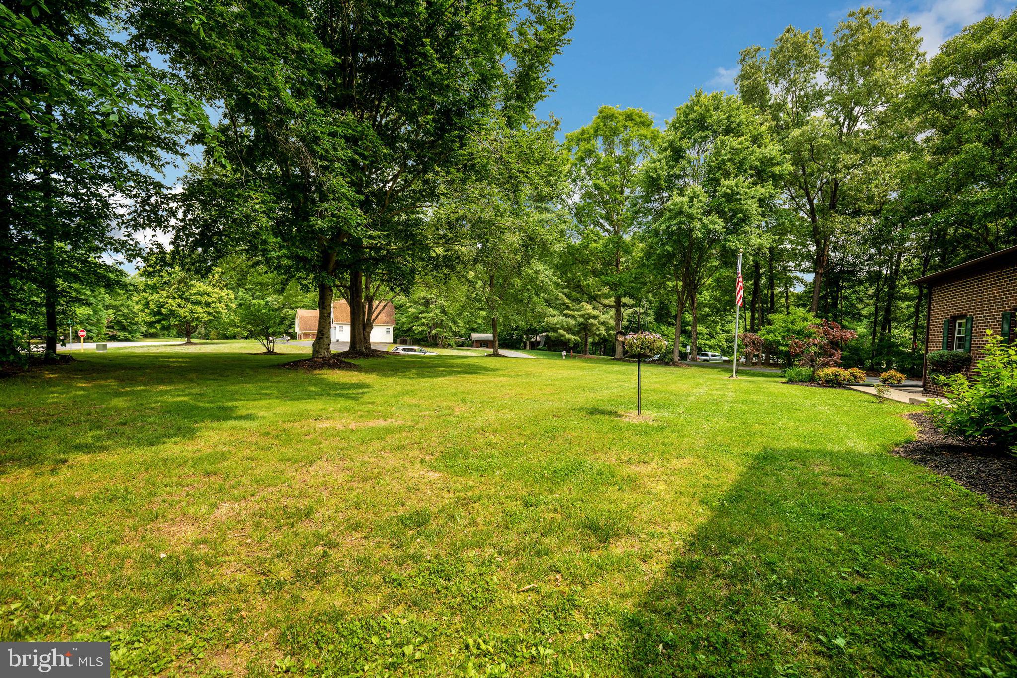 COUNTRY LAKES - Residential