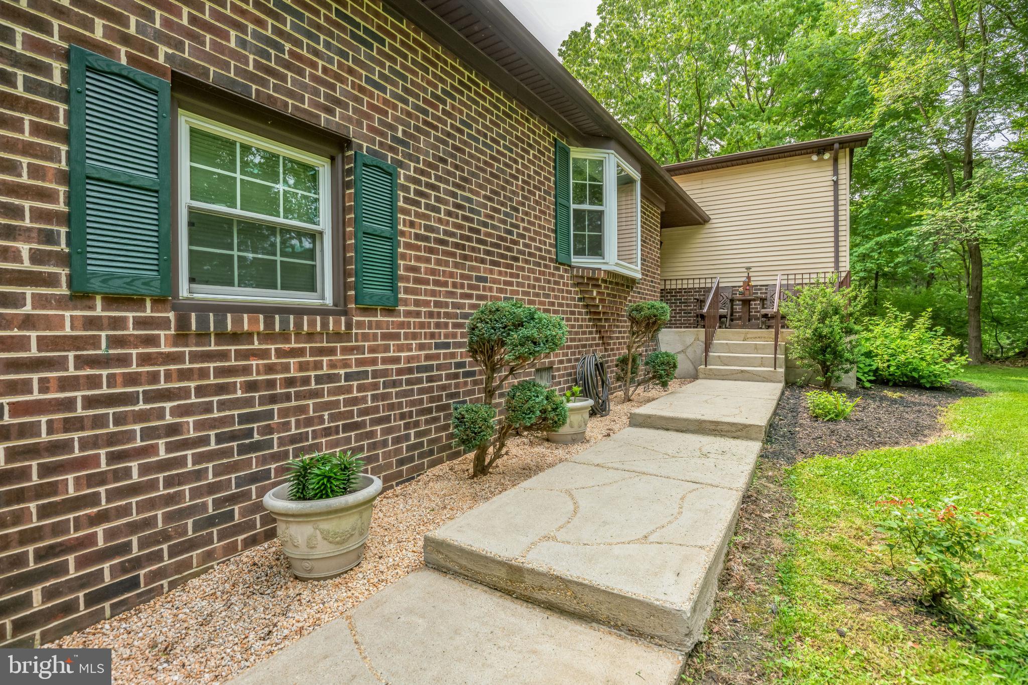 COUNTRY LAKES - Residential