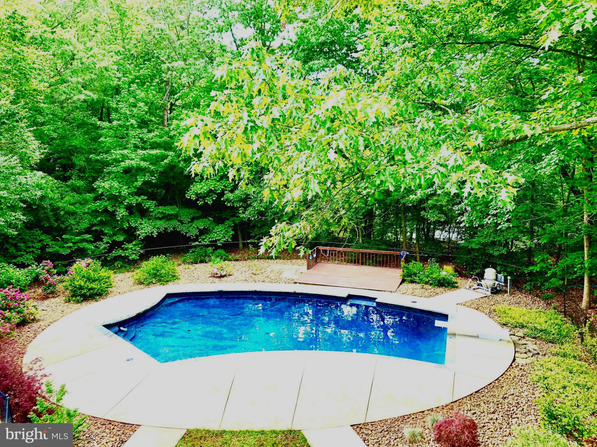 COUNTRY LAKES - Residential