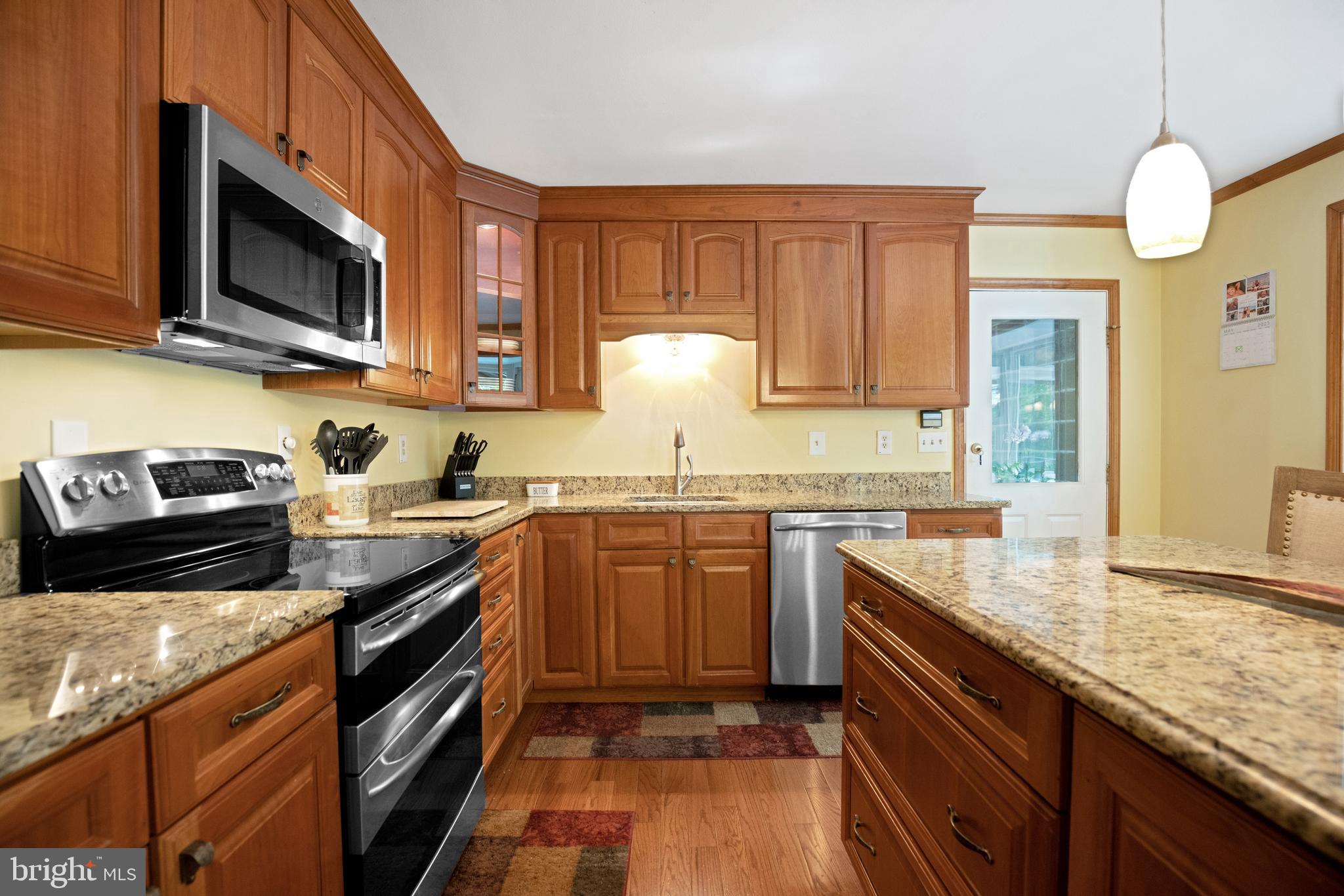 COUNTRY LAKES - Residential