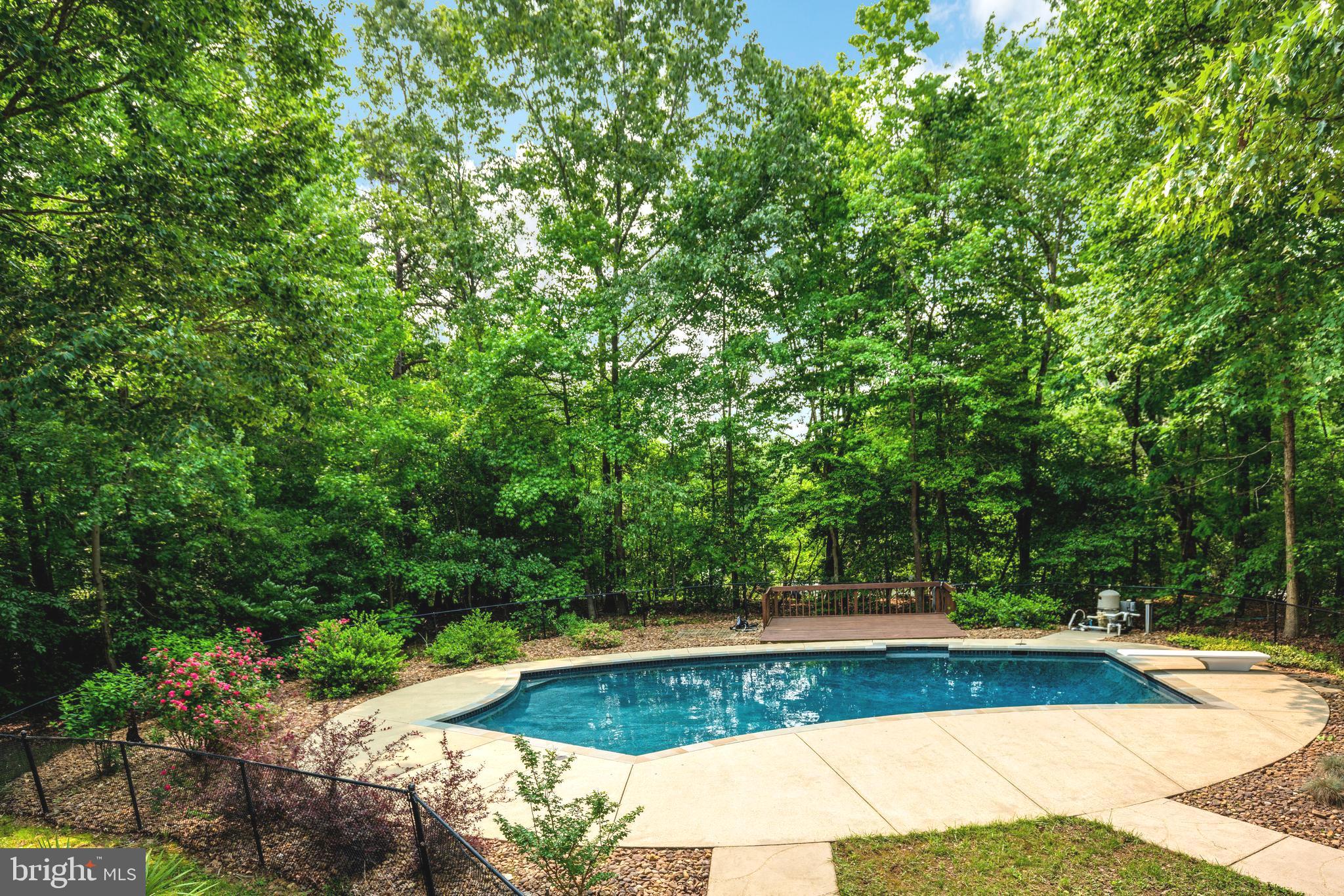 COUNTRY LAKES - Residential