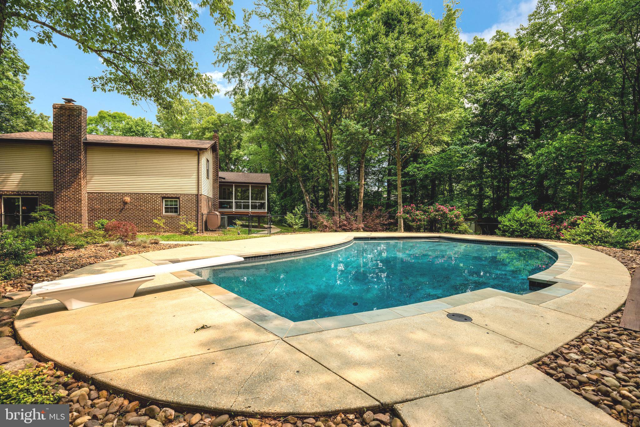 COUNTRY LAKES - Residential