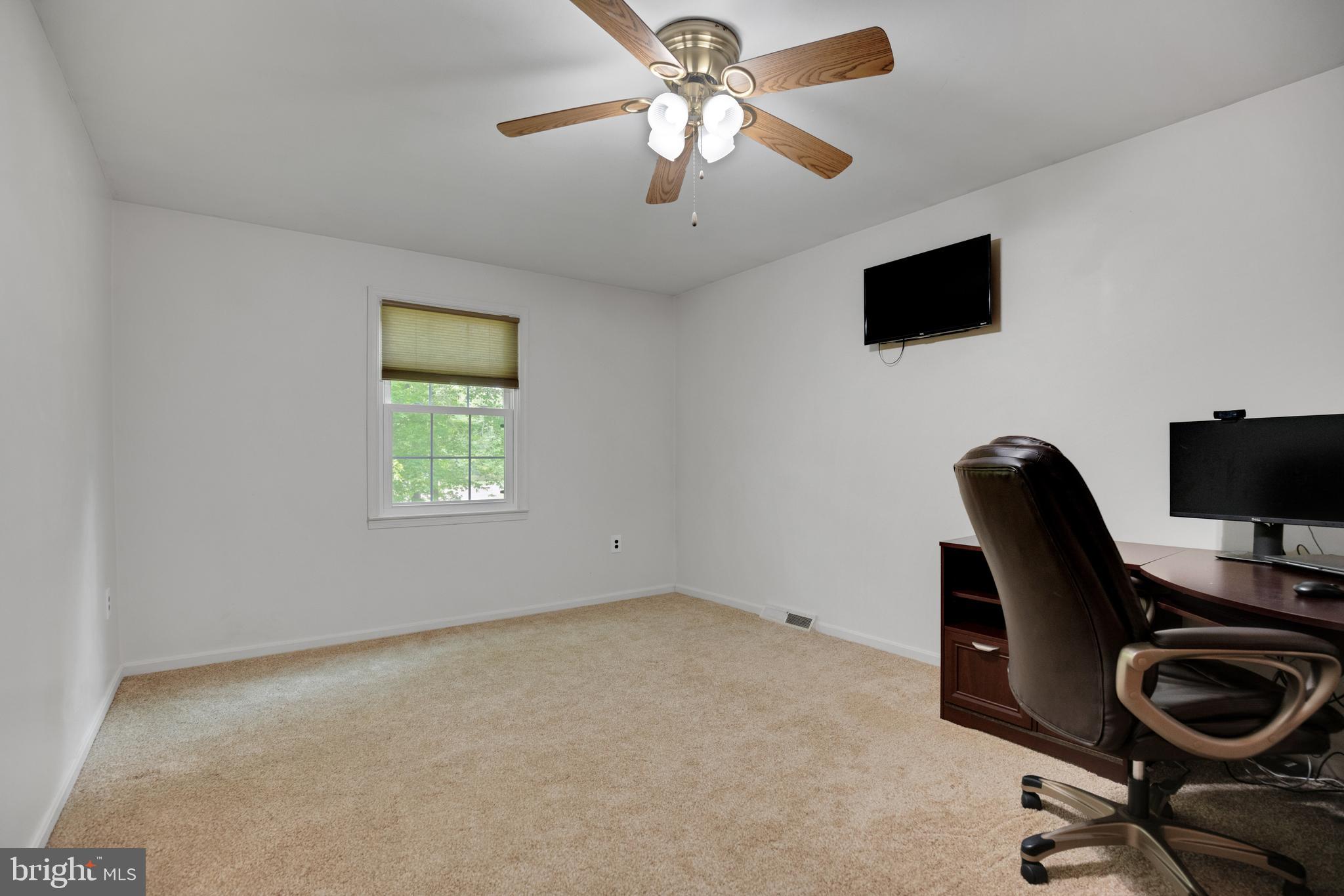 COUNTRY LAKES - Residential