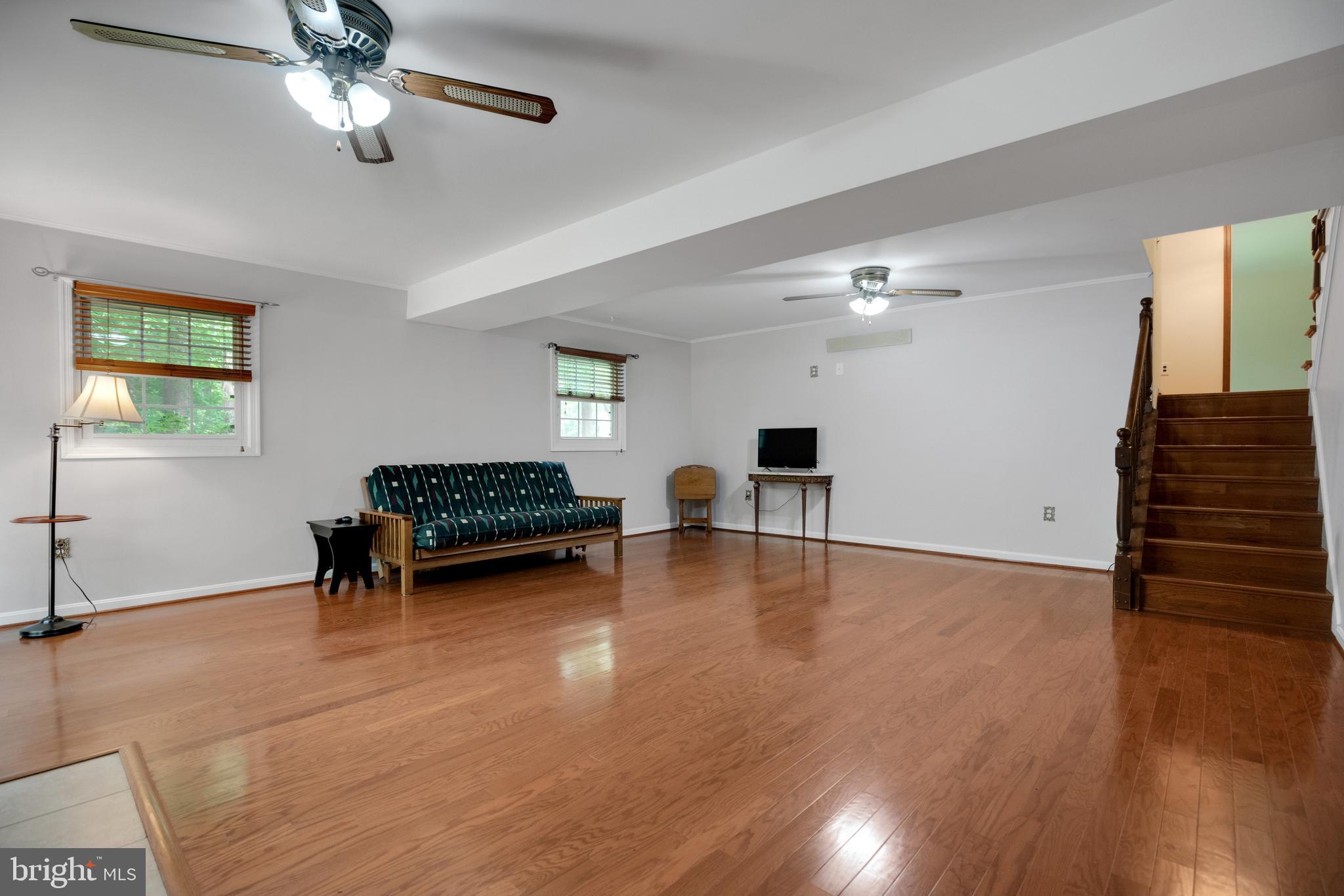 COUNTRY LAKES - Residential