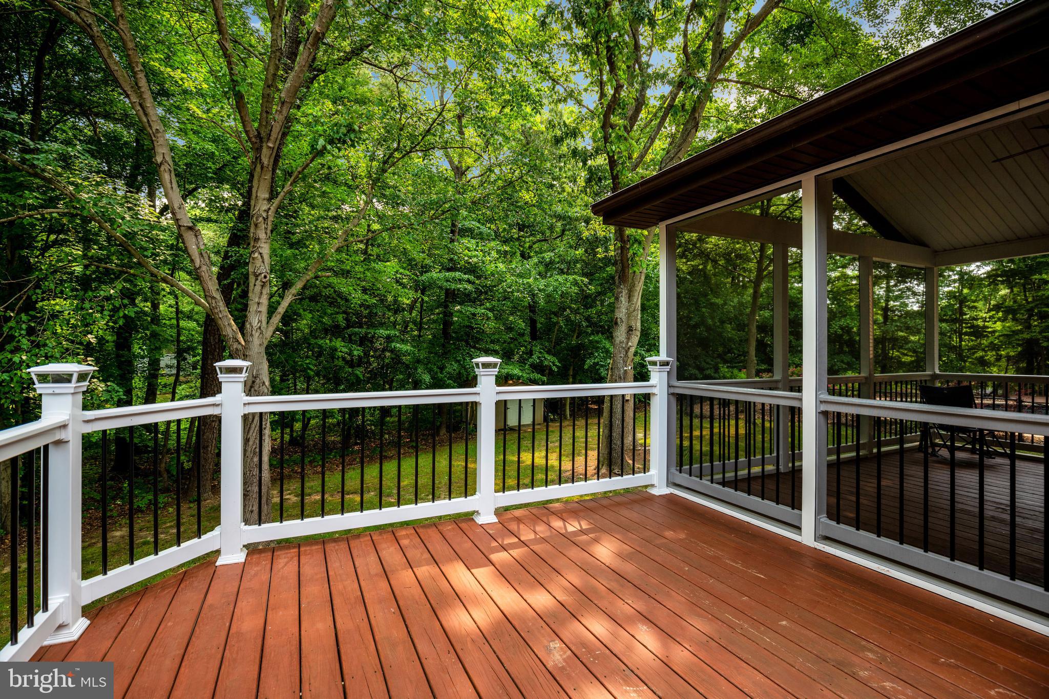 COUNTRY LAKES - Residential