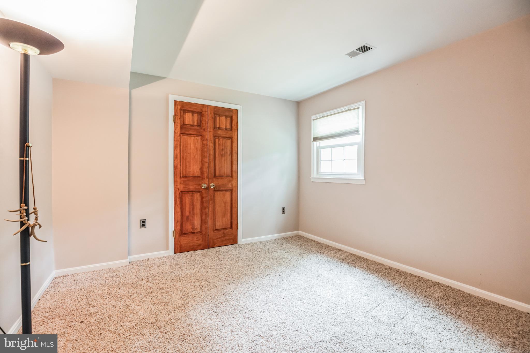 COUNTRY LAKES - Residential