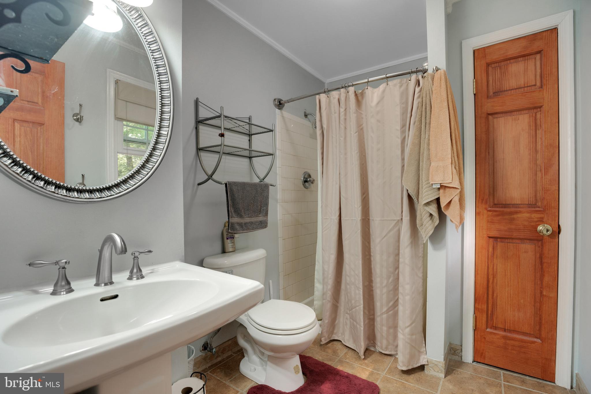 COUNTRY LAKES - Residential