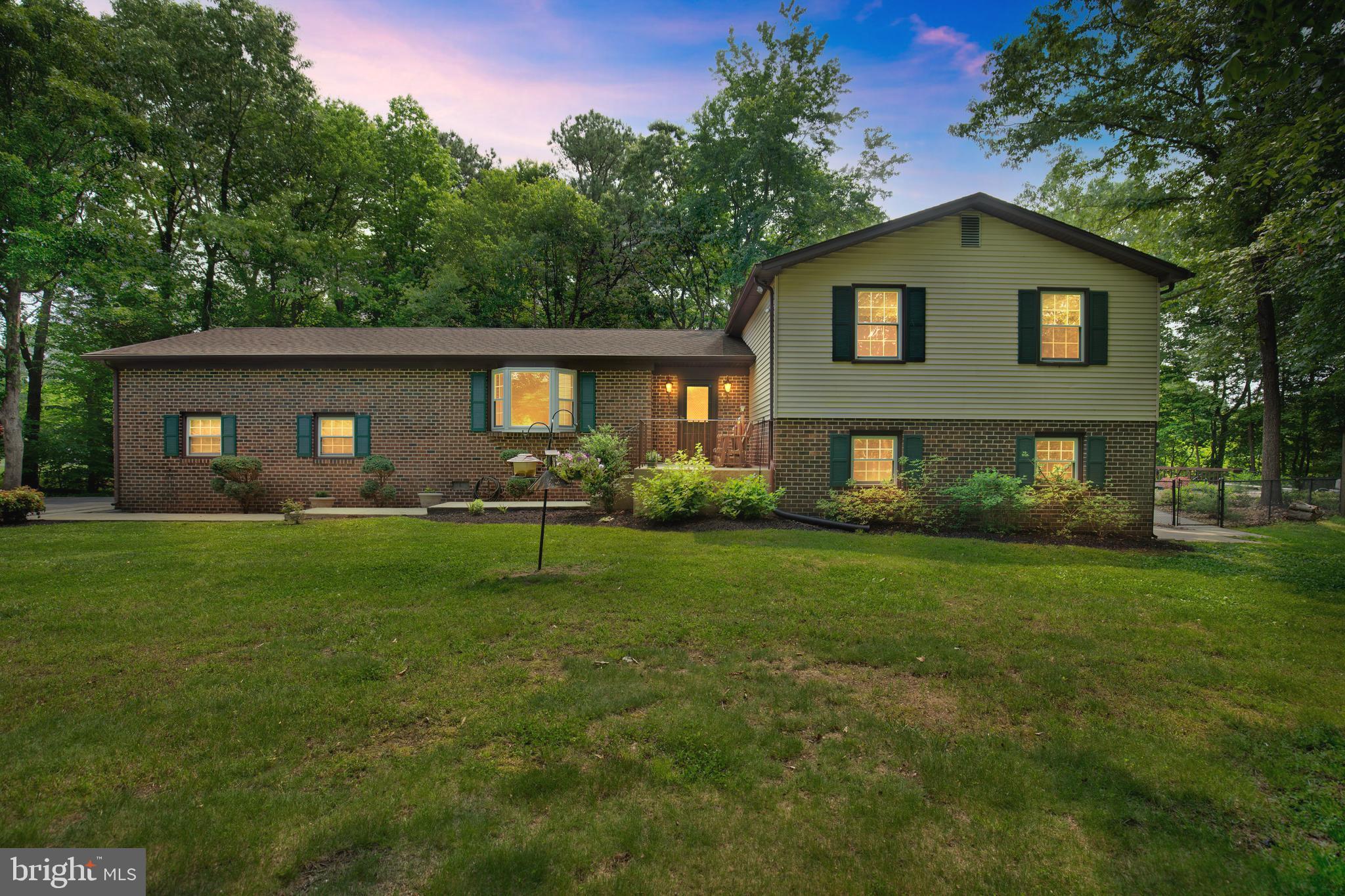 COUNTRY LAKES - Residential