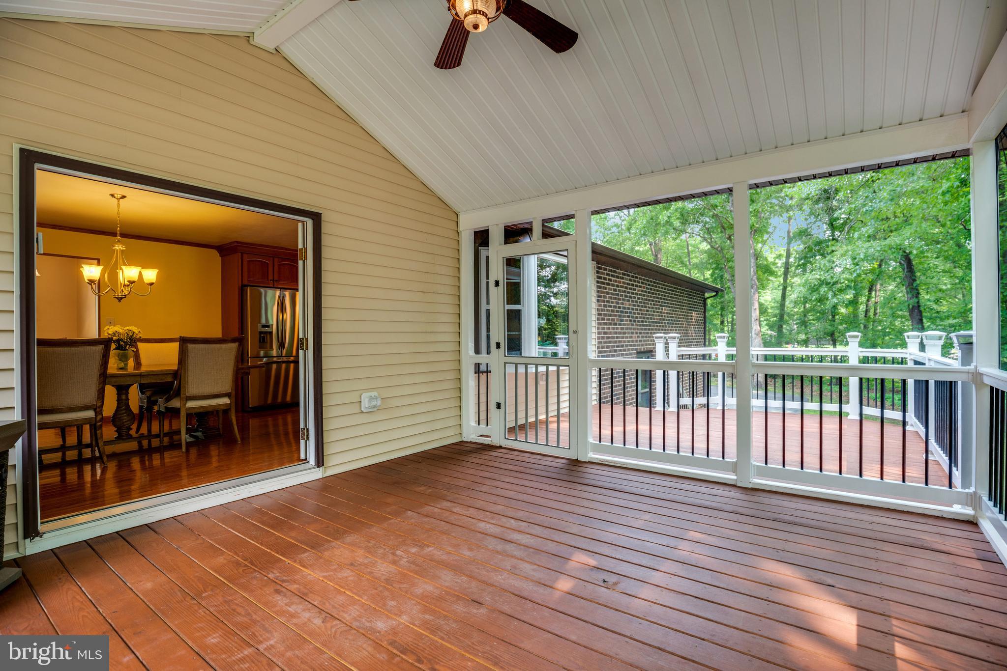 COUNTRY LAKES - Residential