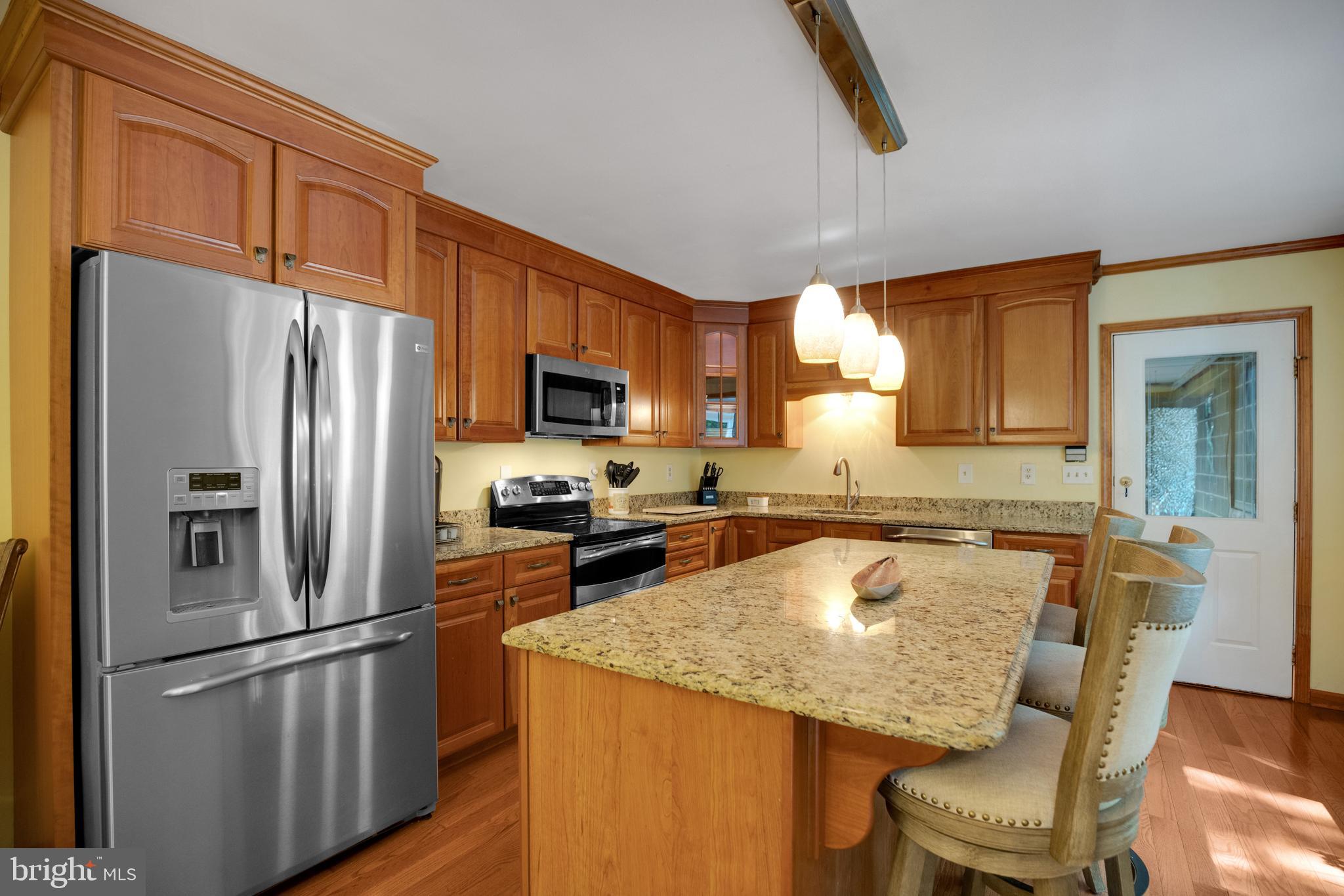 COUNTRY LAKES - Residential