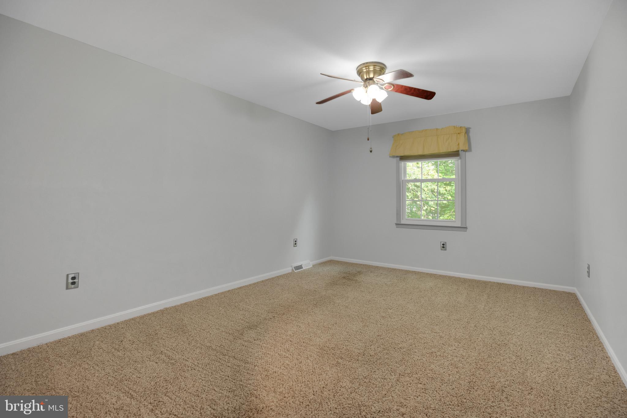 COUNTRY LAKES - Residential