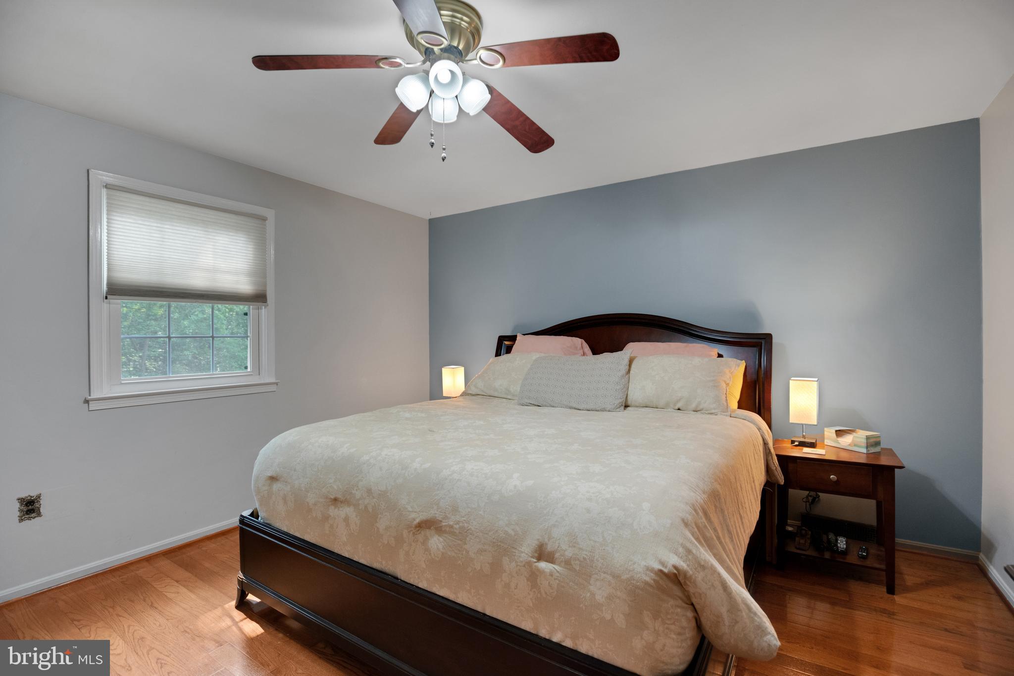 COUNTRY LAKES - Residential