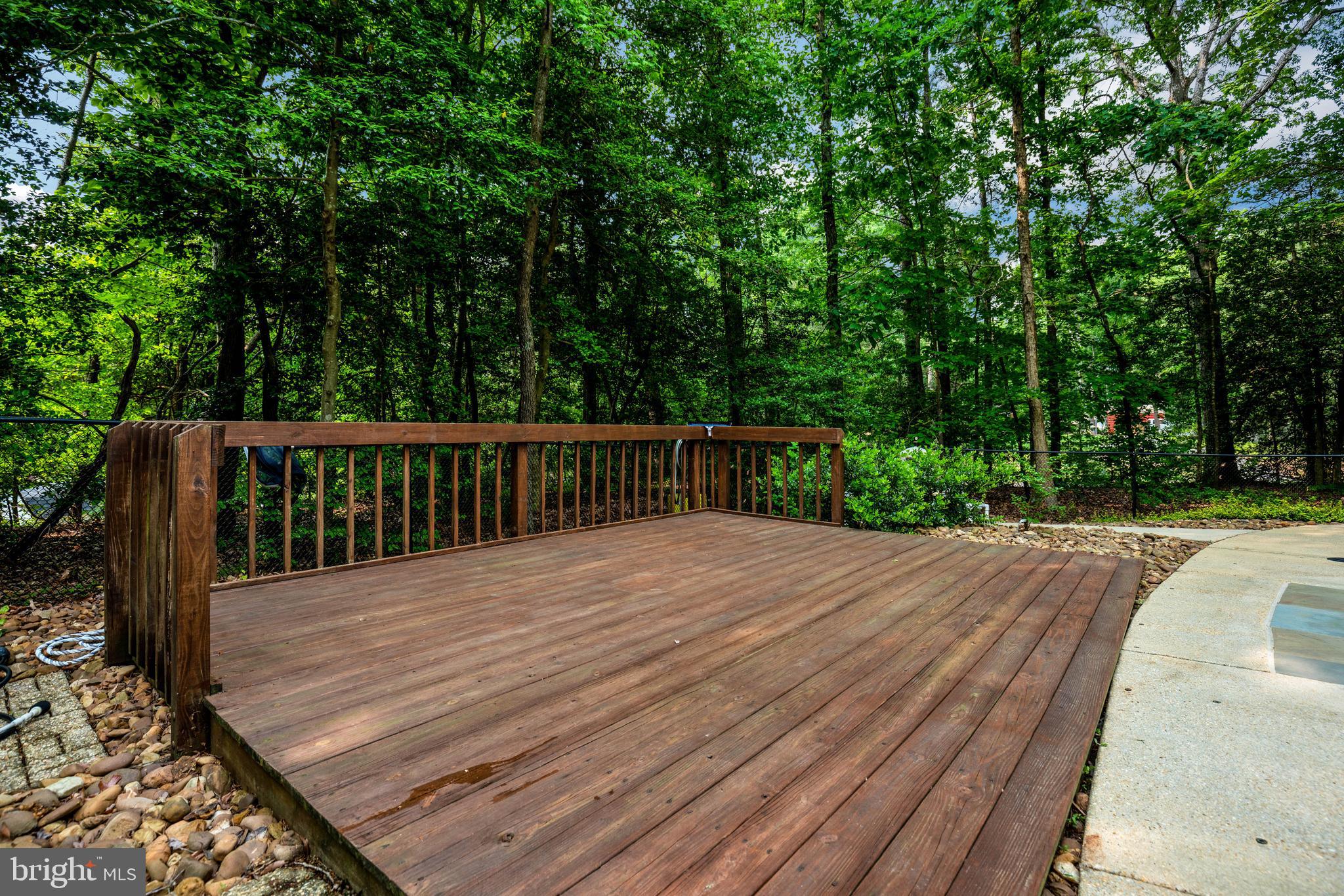 COUNTRY LAKES - Residential