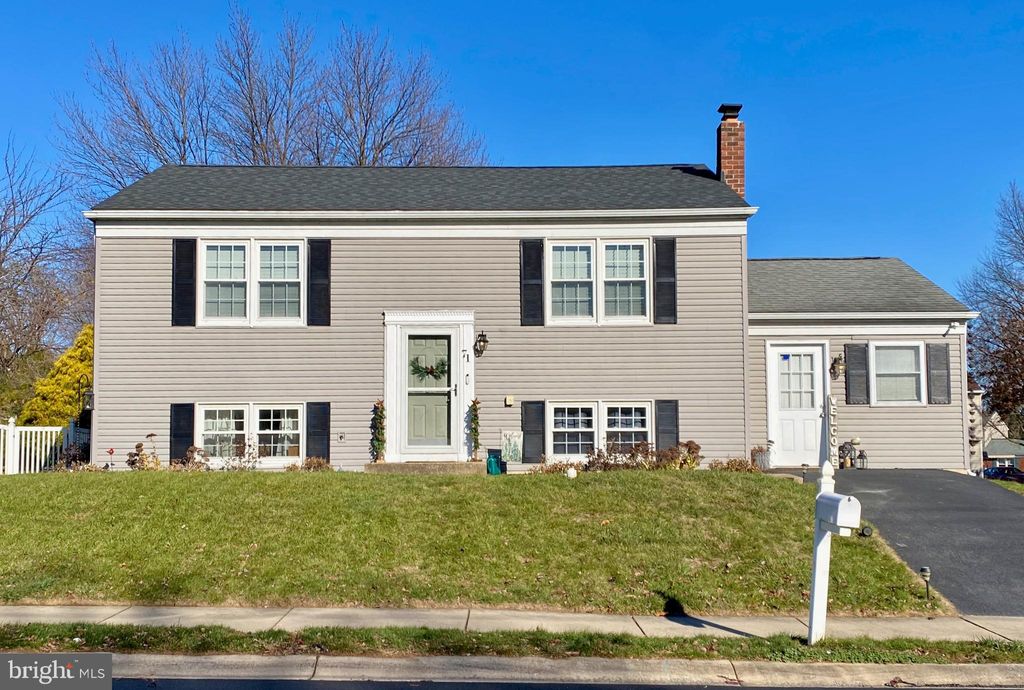Photo of 71 Arrowhead Drive, LITITZ, PA 17543 (MLS # PALA2062640)