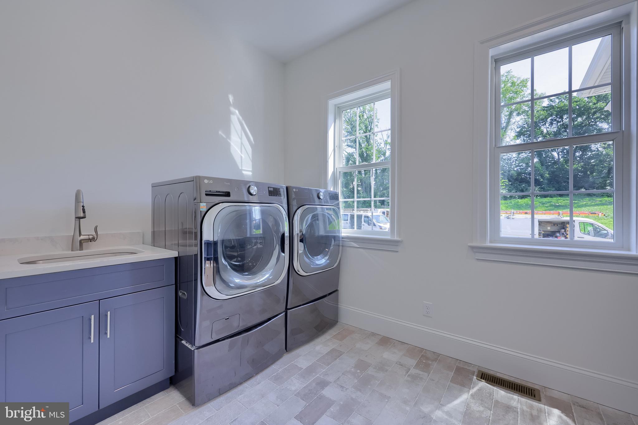 STONEHENGE ESTATES - Residential