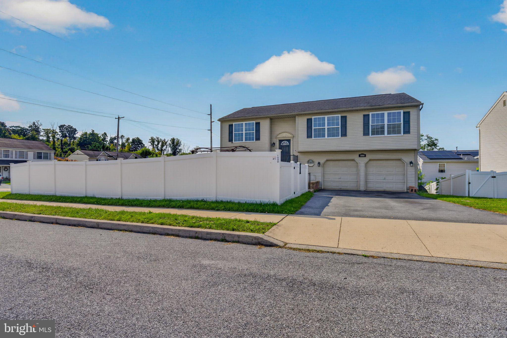 1000 JEAN AVENUE